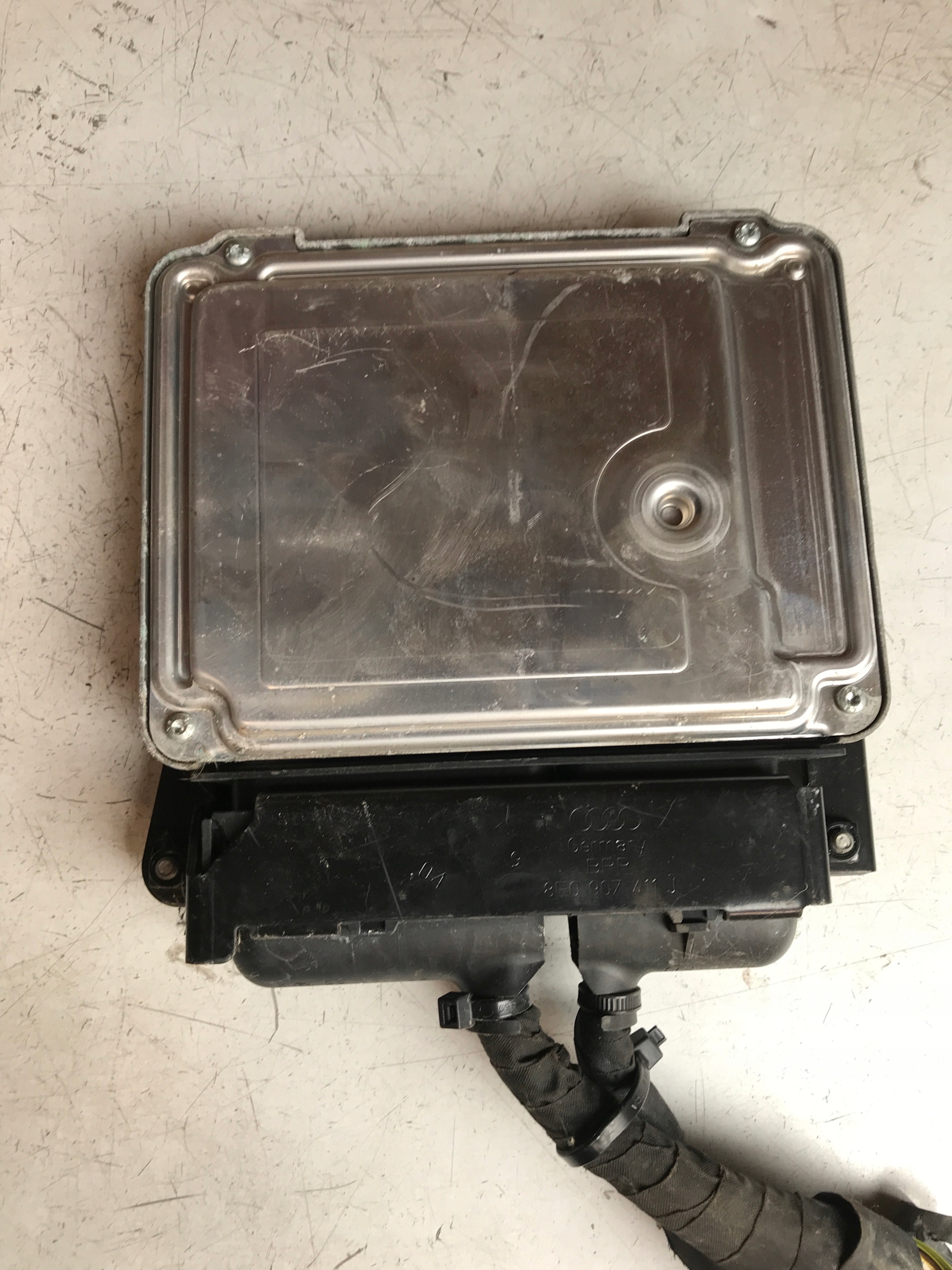 computer control unit of the engine AUDI A3 8P0 03G906021JH