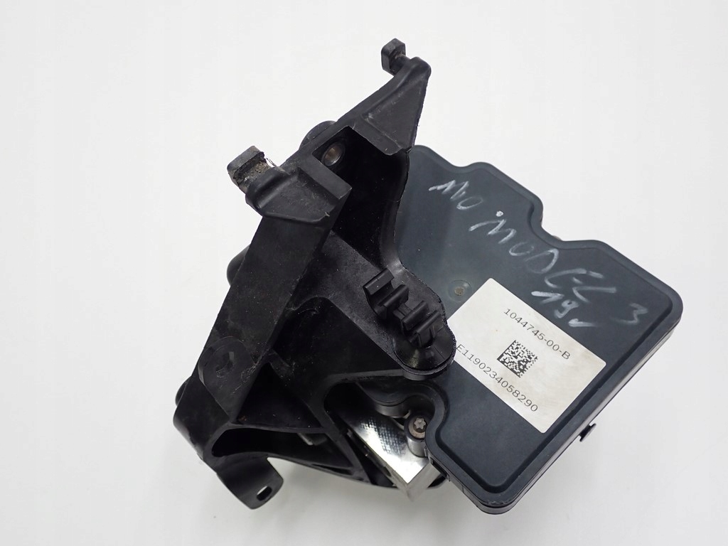 насос ABS 1103541-00-A tesla Модель 3 19R