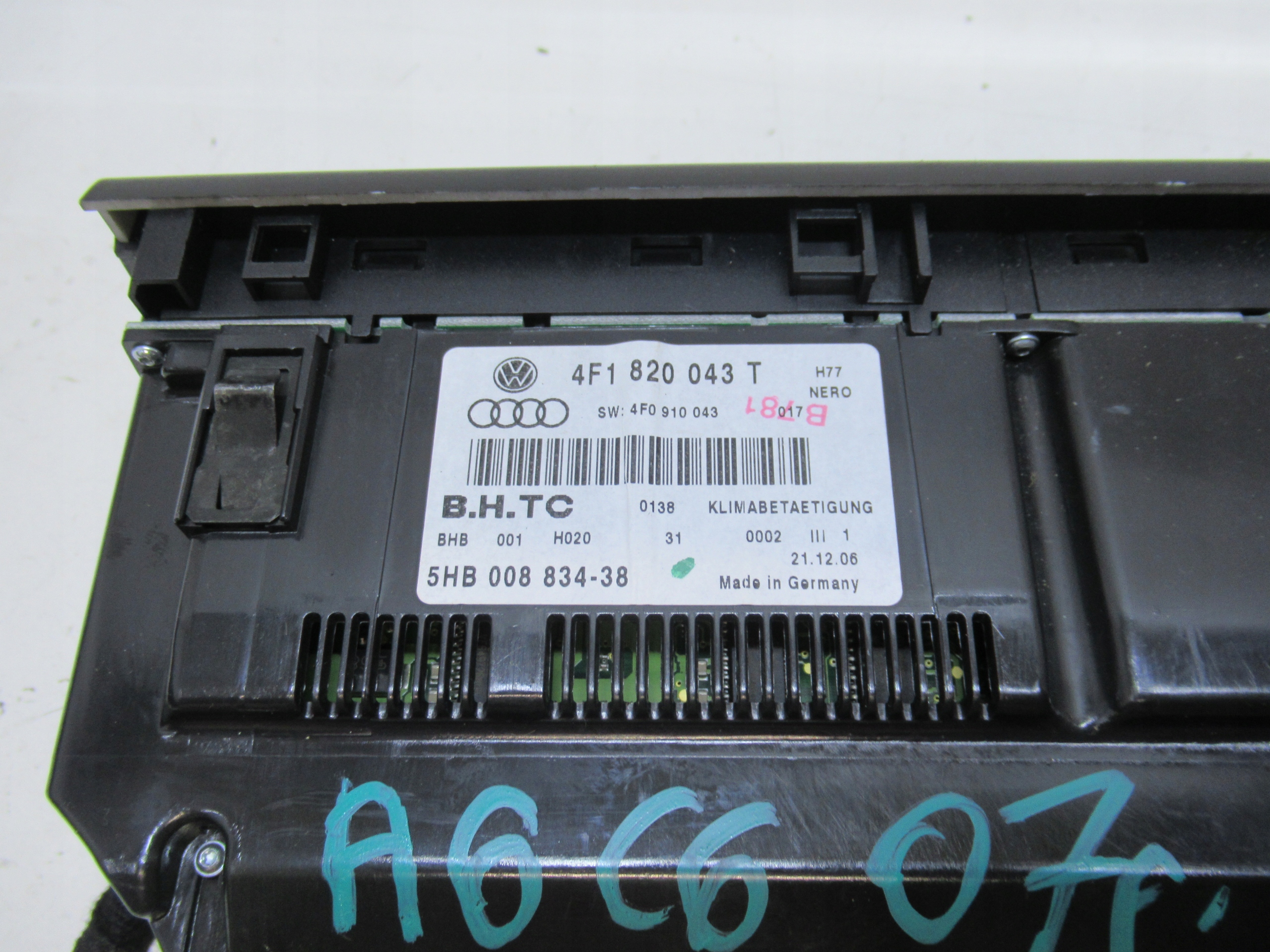 AUDI A6 C6 07R Unite commande clima 4F1820043T