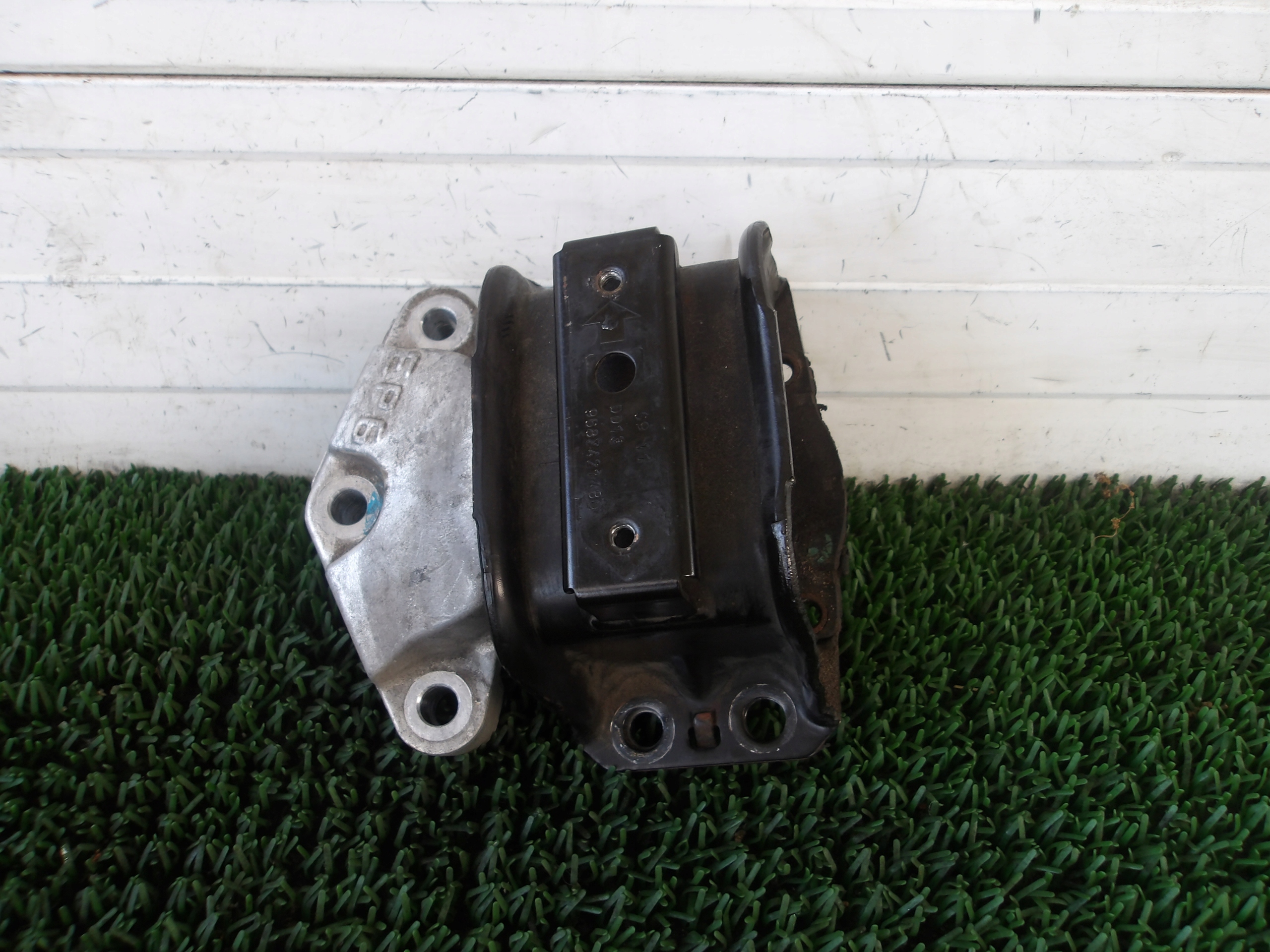 PEUGEOT RCZ 1.6 THP engine mount 9687421480
