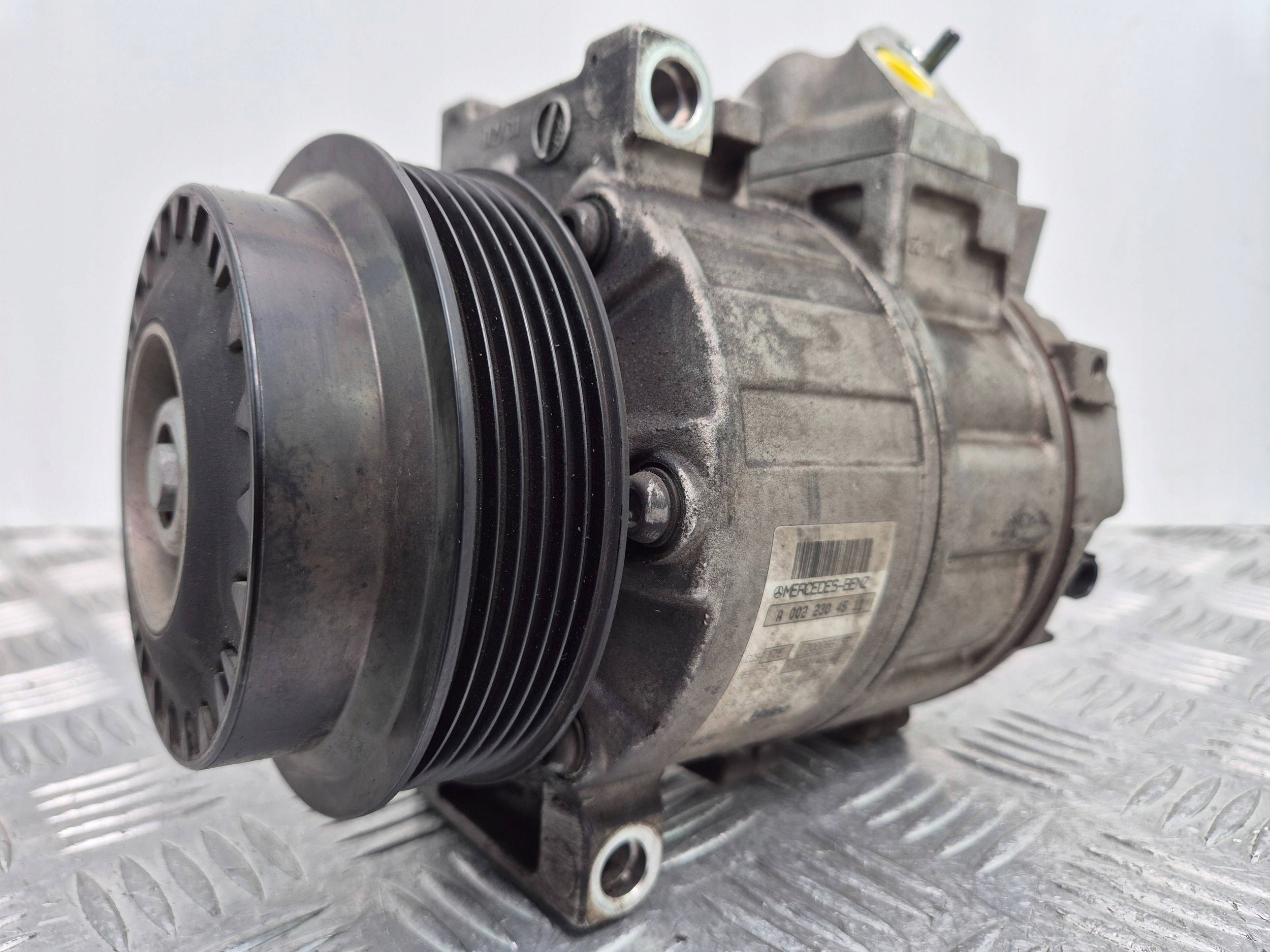 Mercedes E250 CGI W212 compressor; compressor of the air conditioning A0022304511