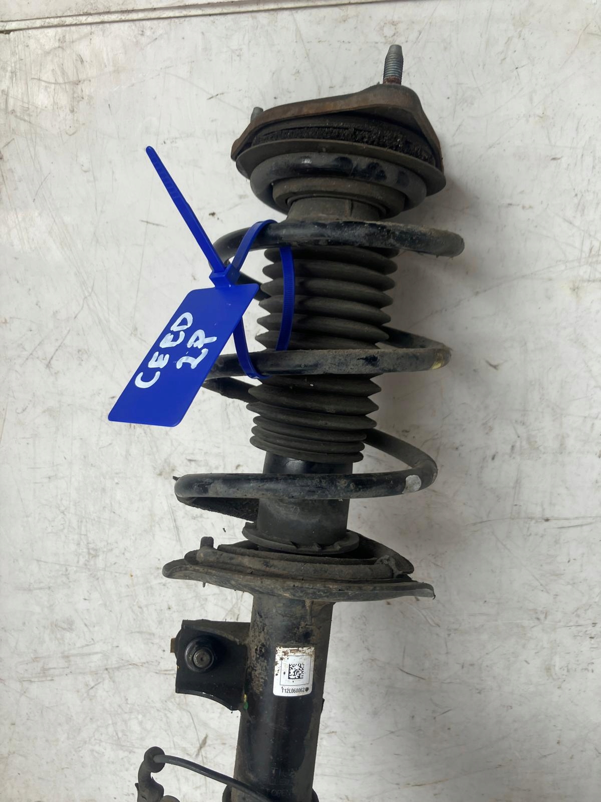 стойка правая kia CEED II 1.6 механика