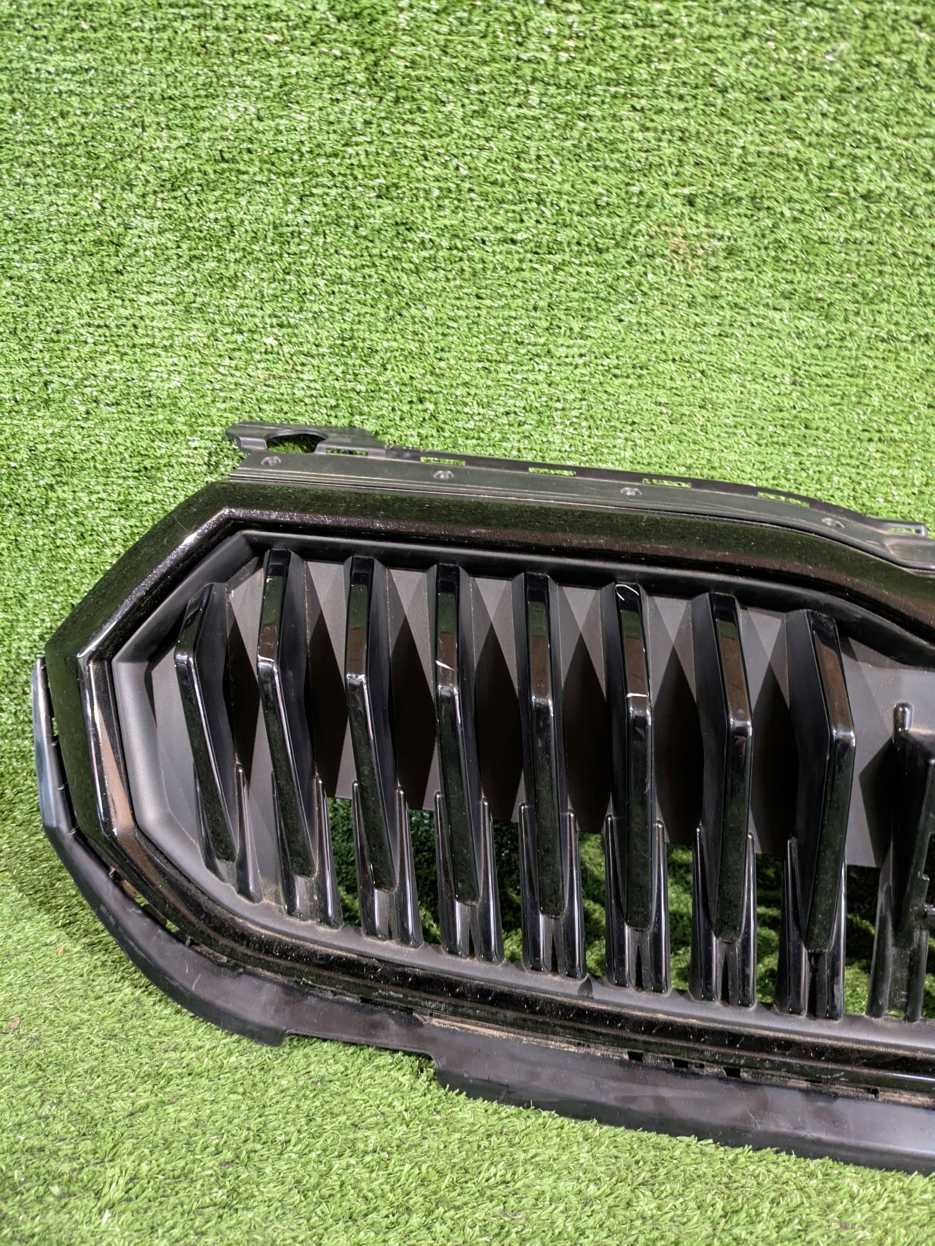grill grille radiator SKODA FABIA IV 6VA NR.122