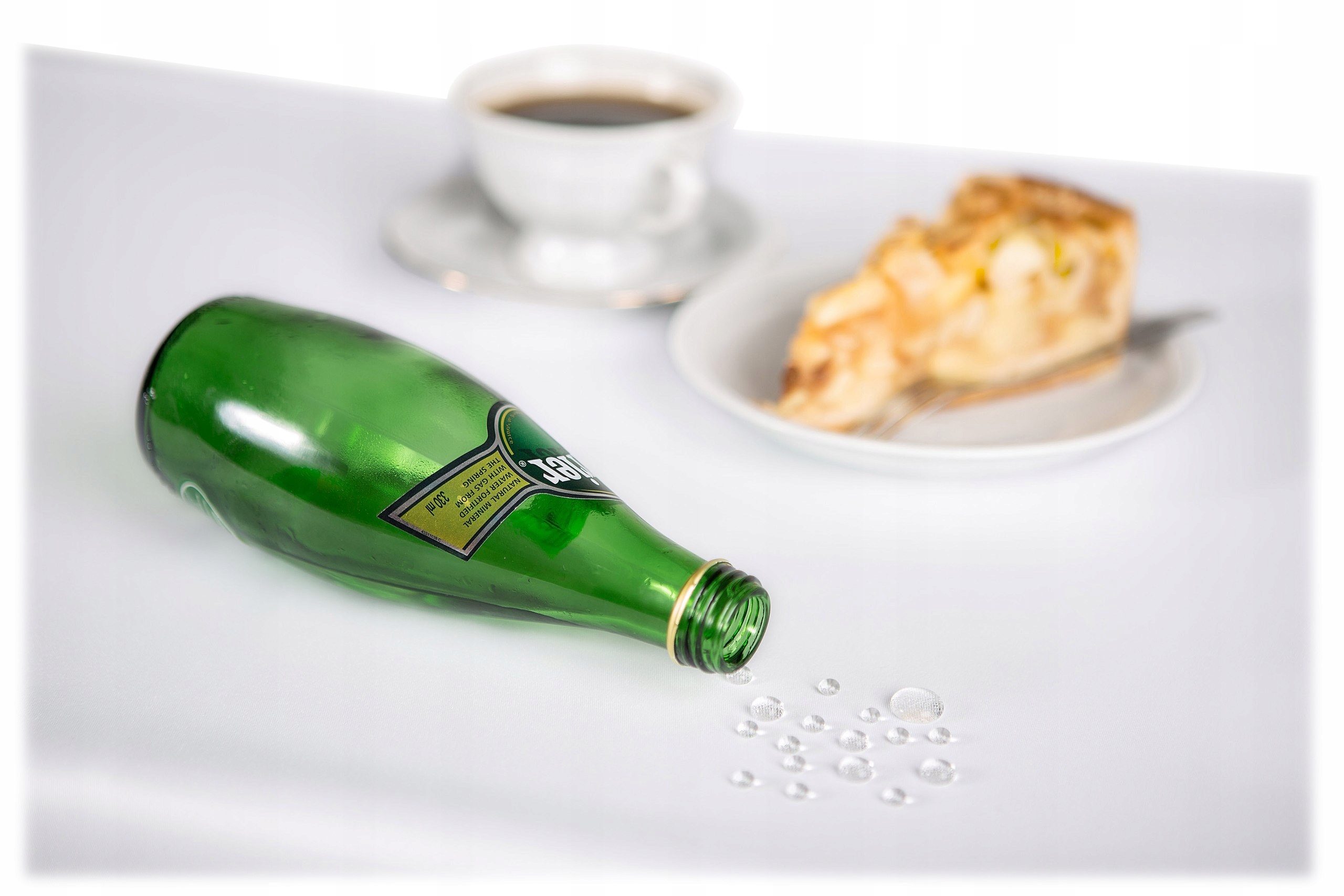 

Plamoodporny obrus koło 180 Prestige jakość Biały