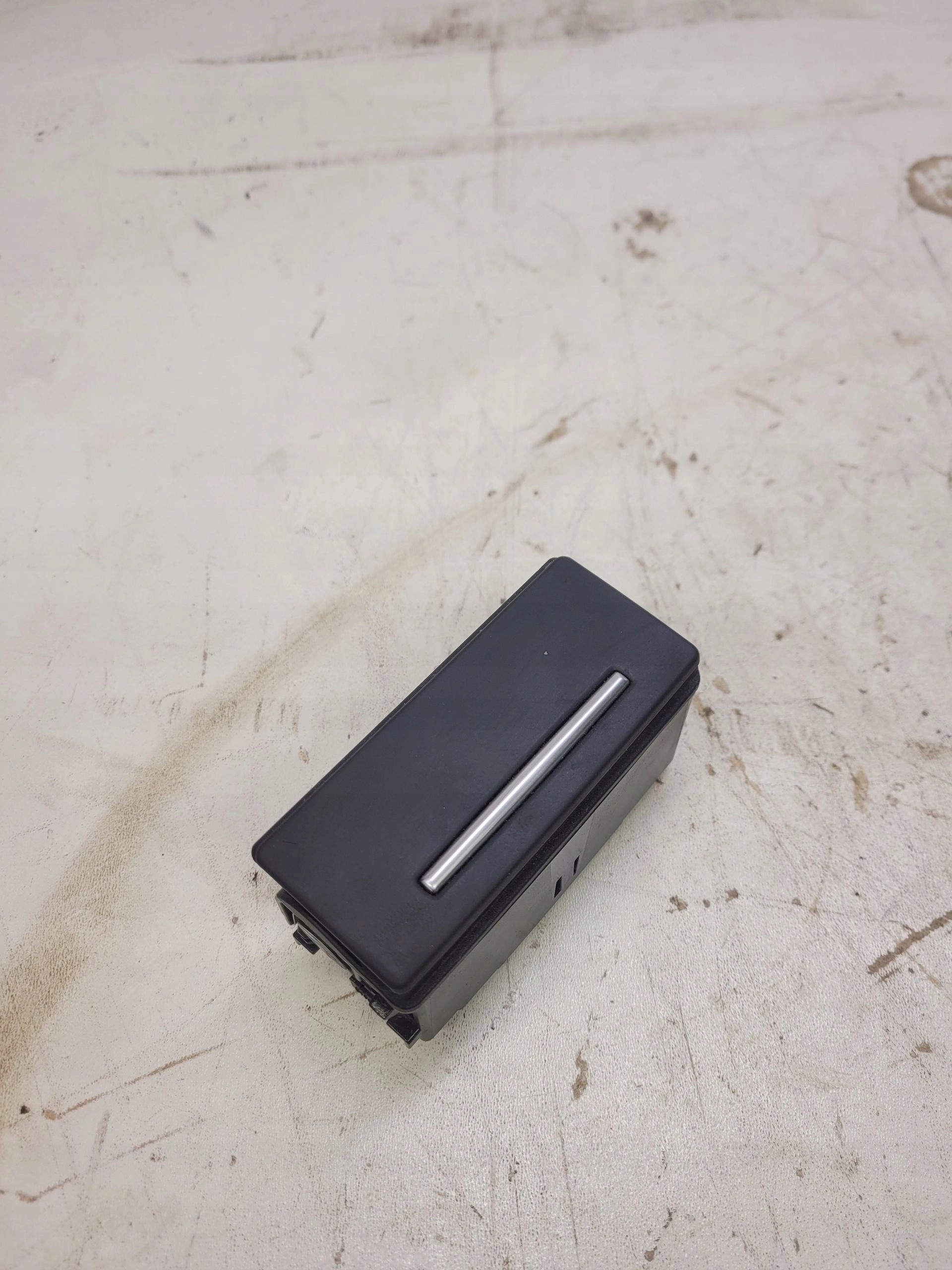 aschenbecher tür links heck AUDI A6 A7 4G8857405B