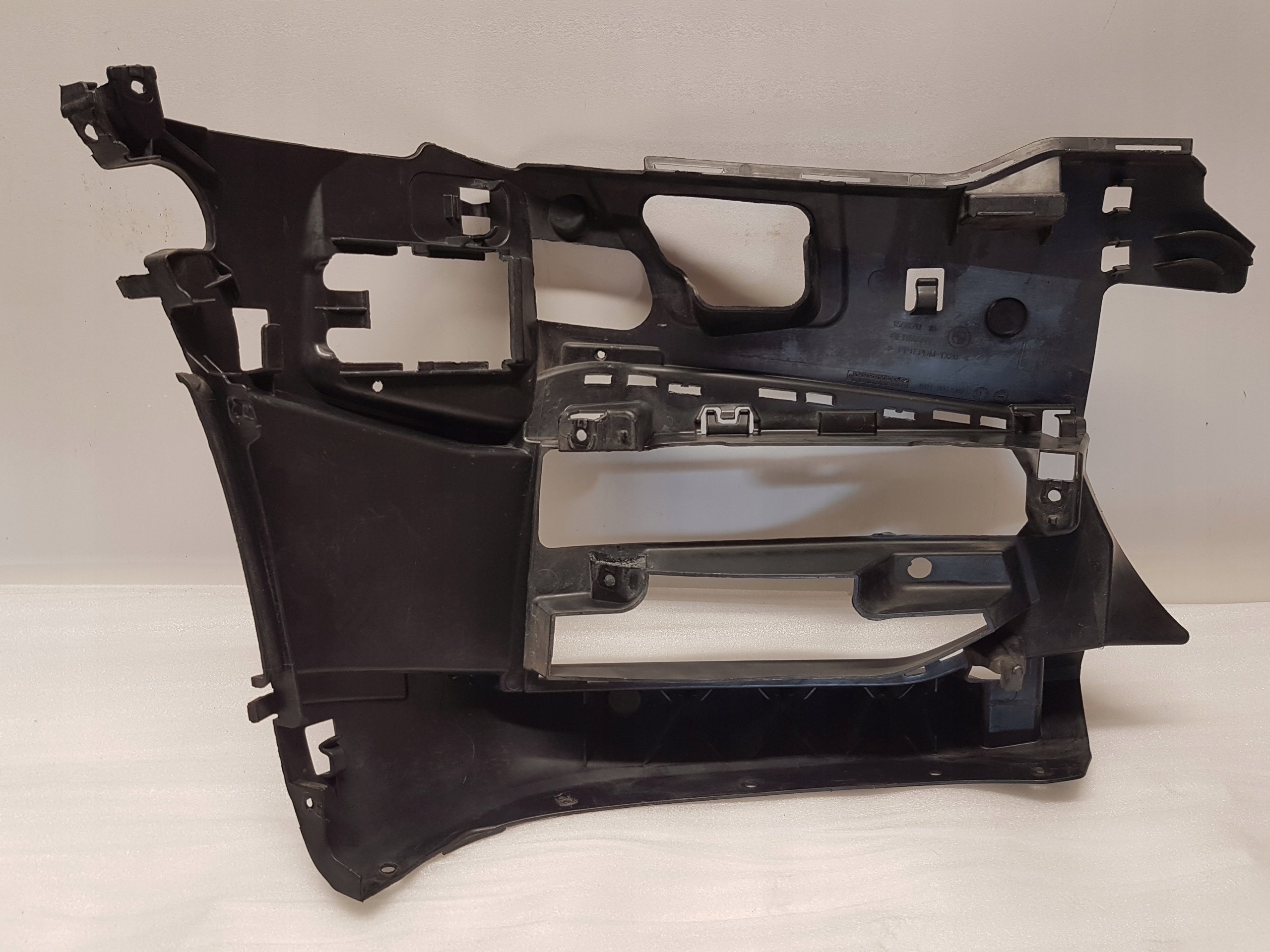 bumper bracket left front BMW 5 G30 G31 m-packet 8064967