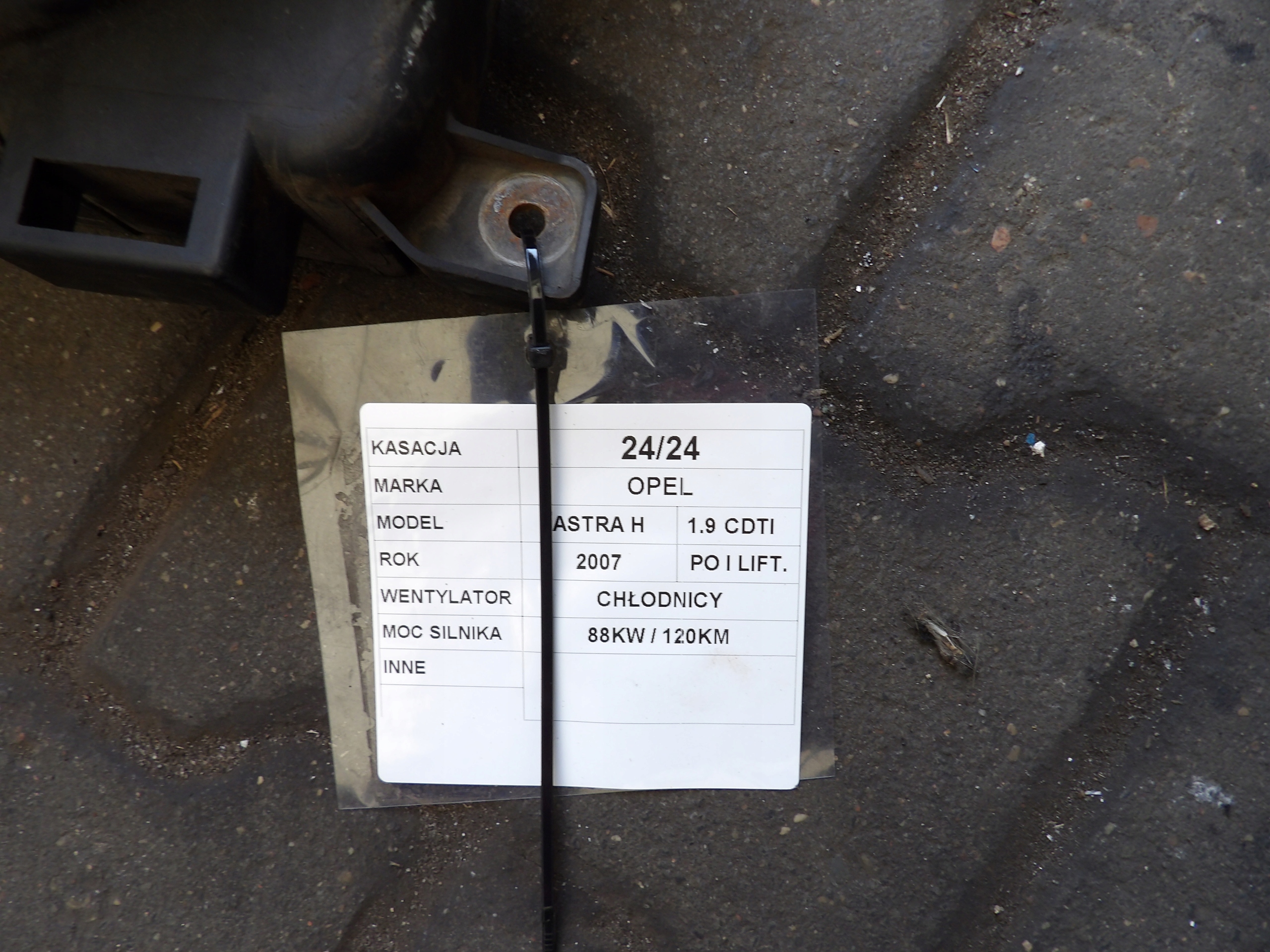 Opel Astra H ventilátor chladiče 1,9CDTI 24467444