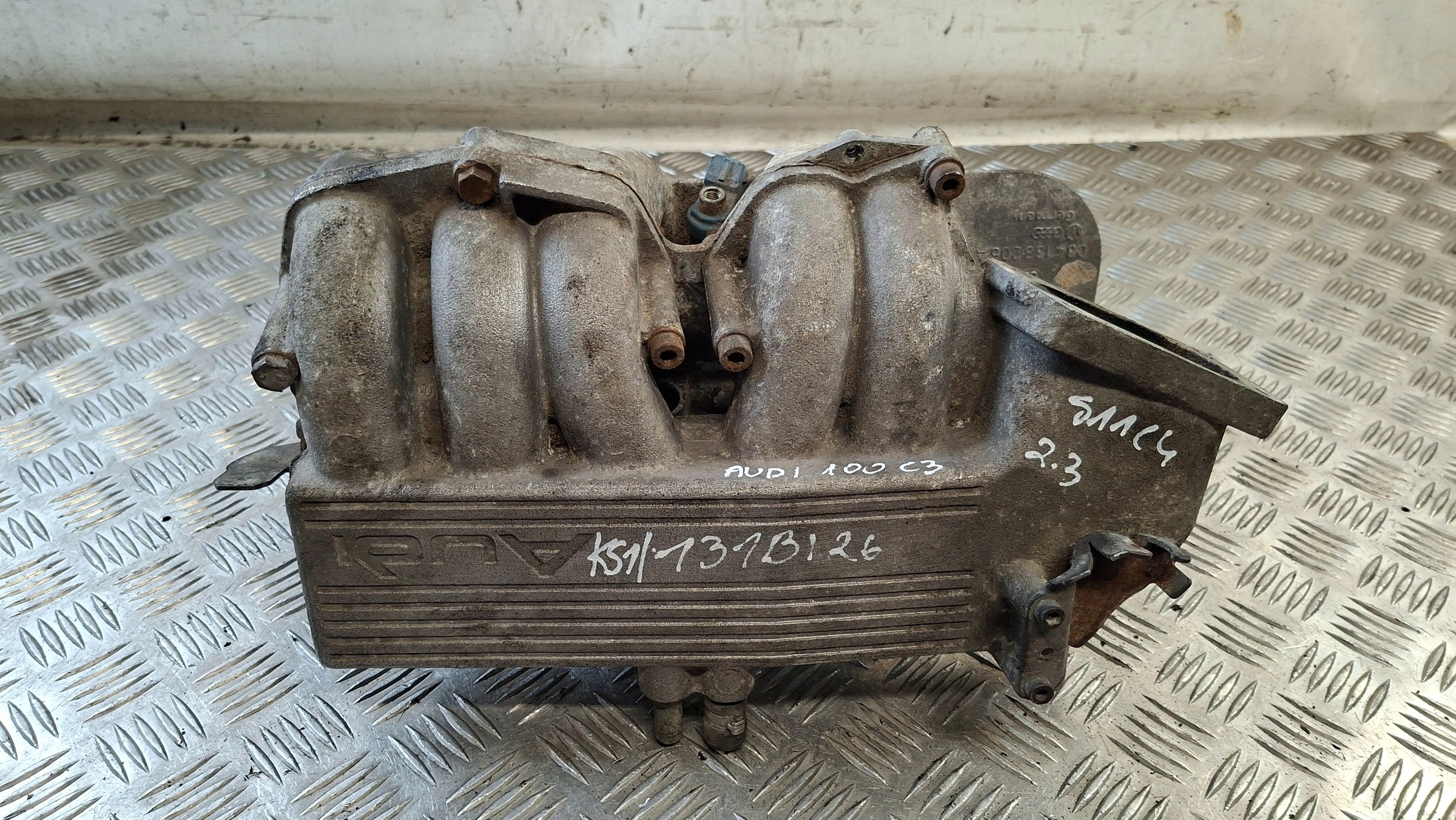 intake manifold AUDI 100 C3 2.3