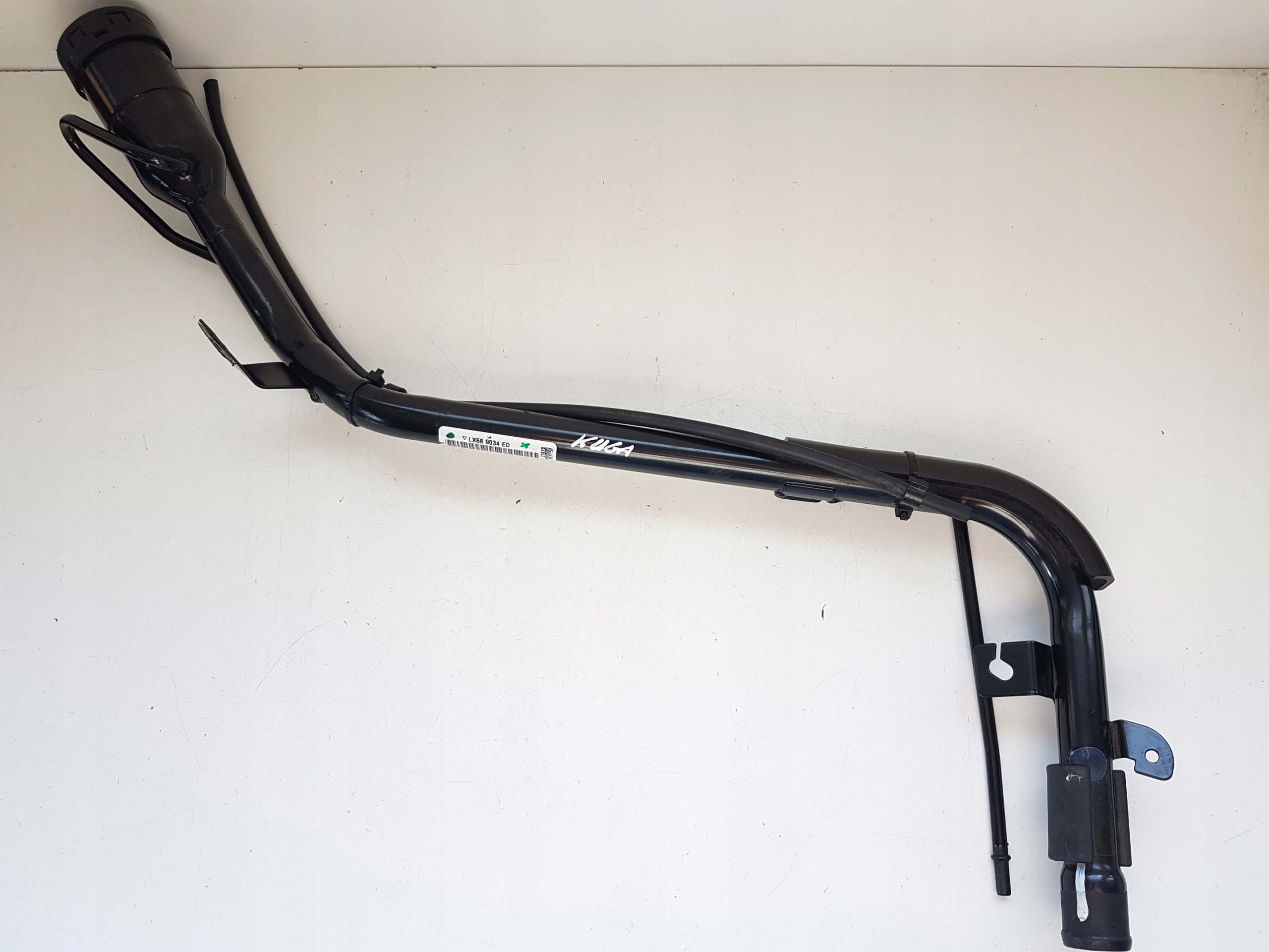 LX68-9034-ED - ПАЛИВНА КРИШКА ТРУБА FORD KUGA III MK3 2.5 PHEV 19-22