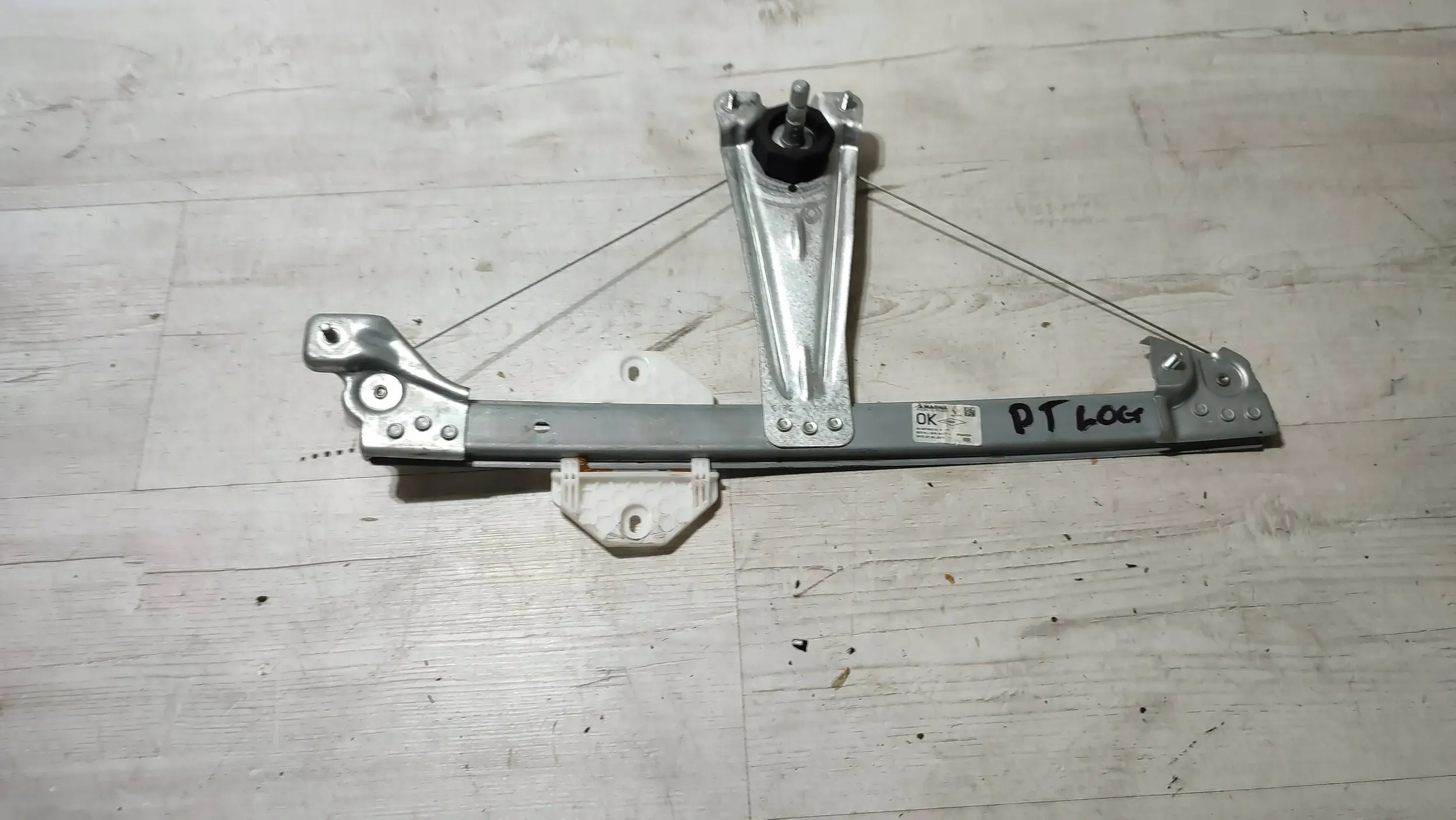 Dacia Logan II 2019r rear part side right window regulator door