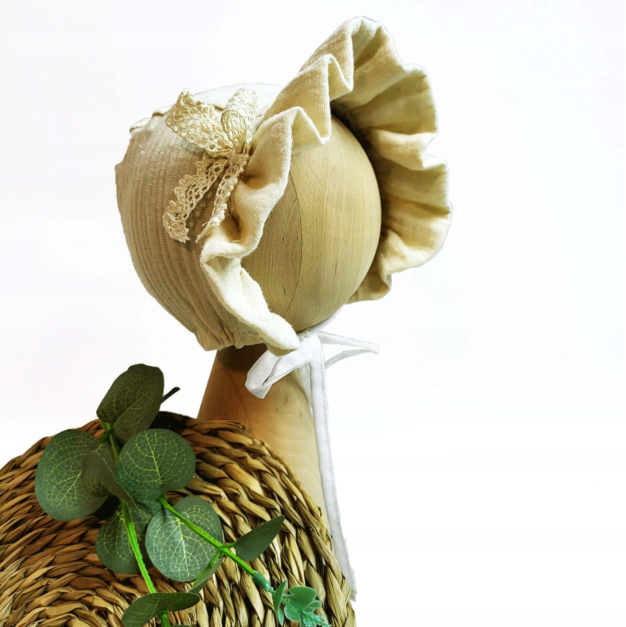 CZAPECZKA BONETKA MUŚLINOWA Z FALBANKĄ DLA DZIECKA MAMCILALE 41-46 cm