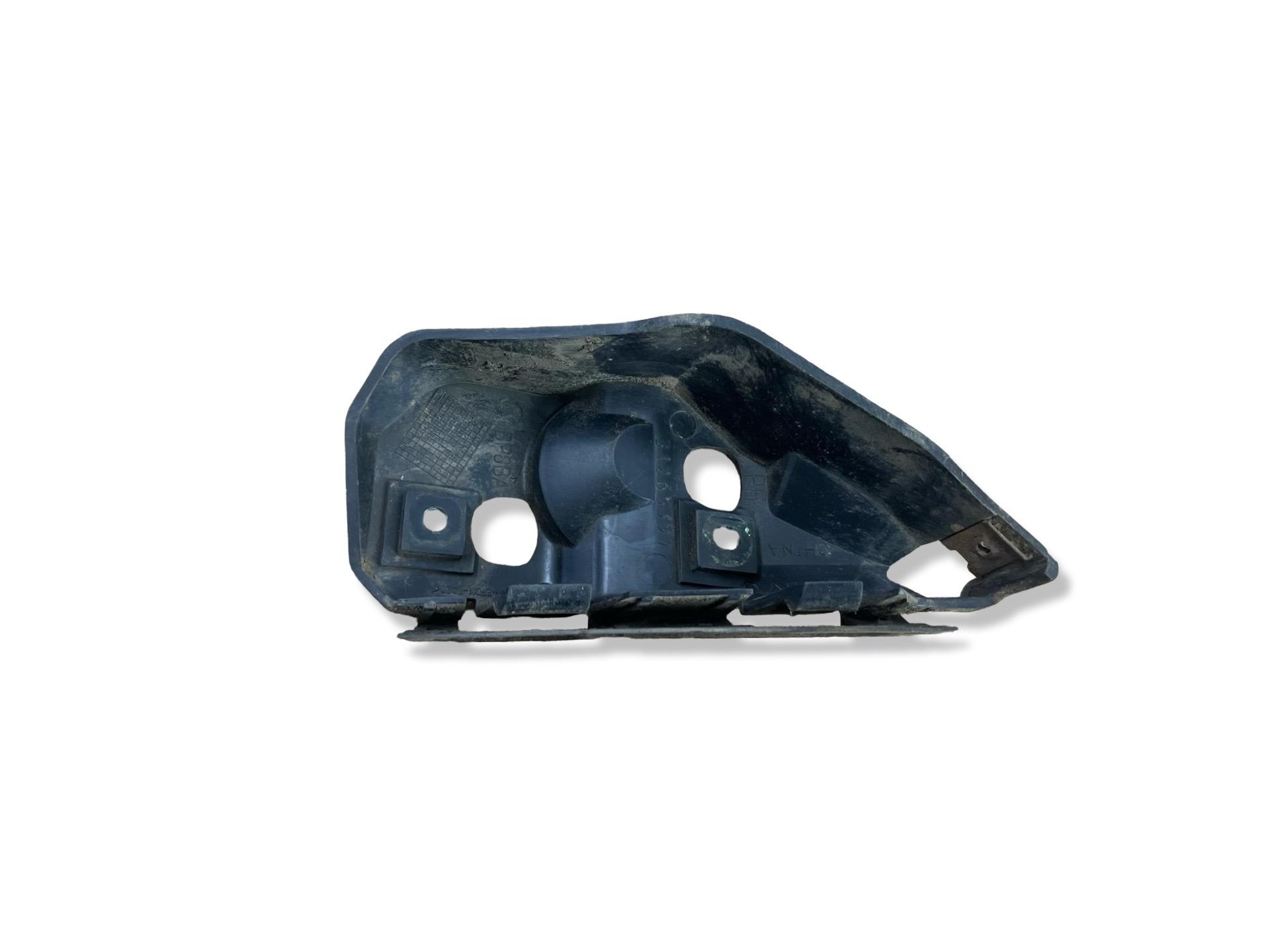 support holder of a bumper front right side Volvo V50 facelift 2009