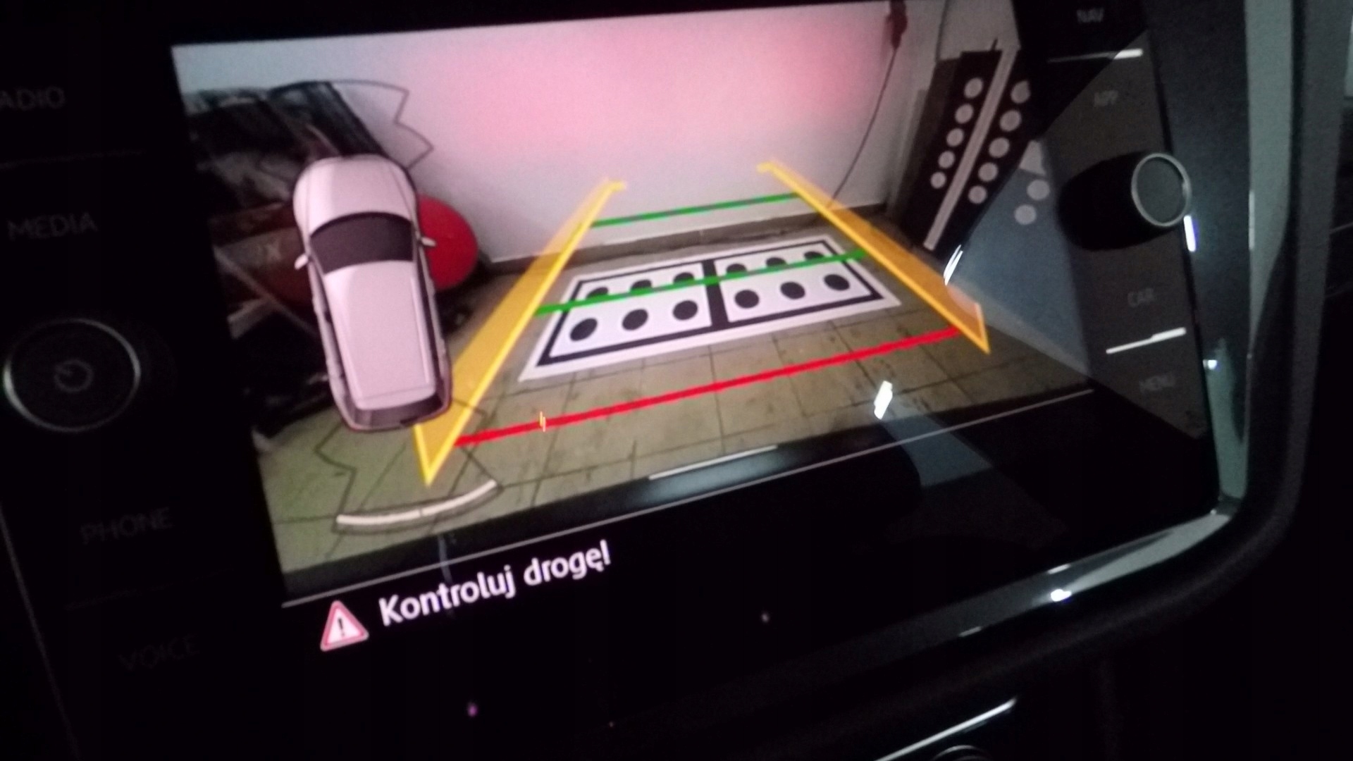 VW Passat B8 kamera cofania montaż