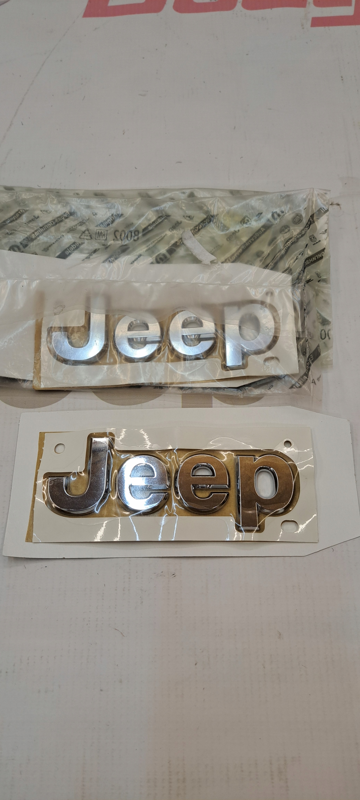 JEEP COMPASS 17-24 EMBLEMAT NAPIS NA MASKĘ CHROM NOWY OEM MOPAR