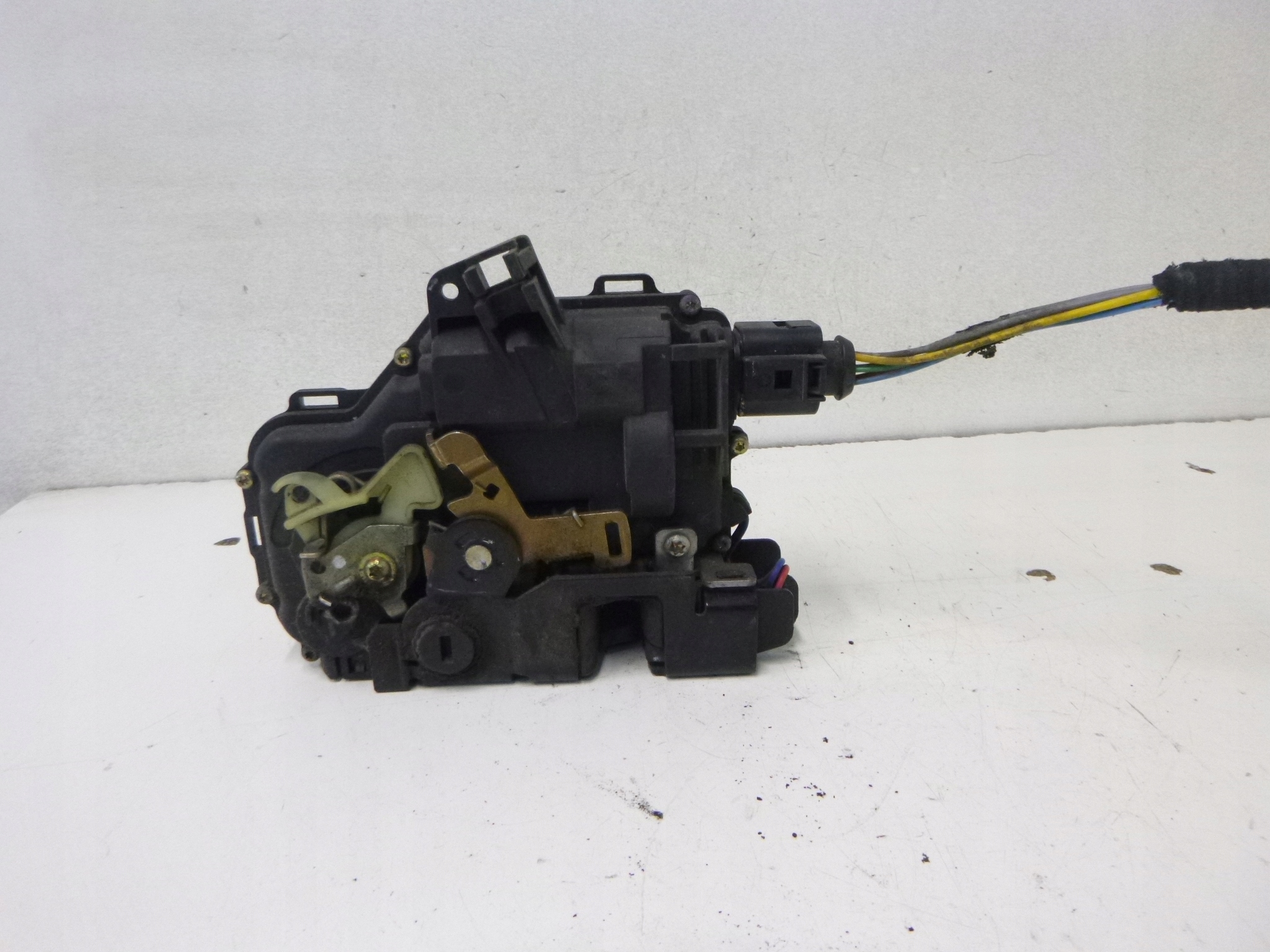 lock door rear part left Skoda Octavia 2001