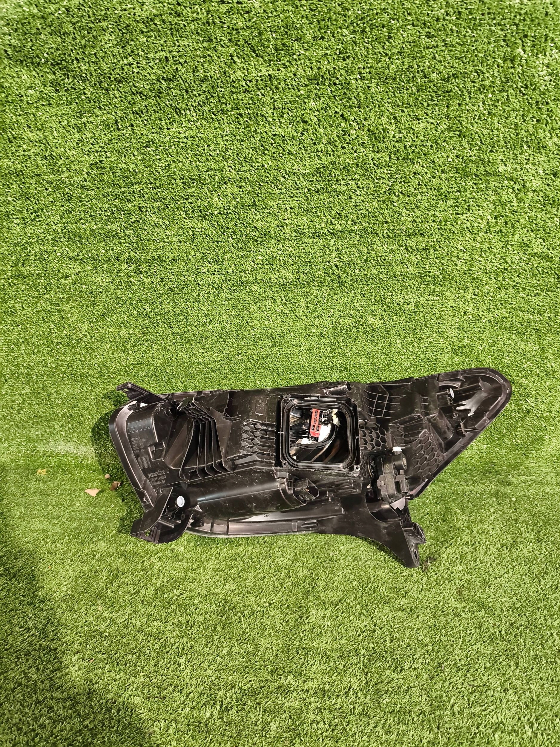 REFLEKTOR right front RENAULT CAPTUR and LIFT 17- NR.1040