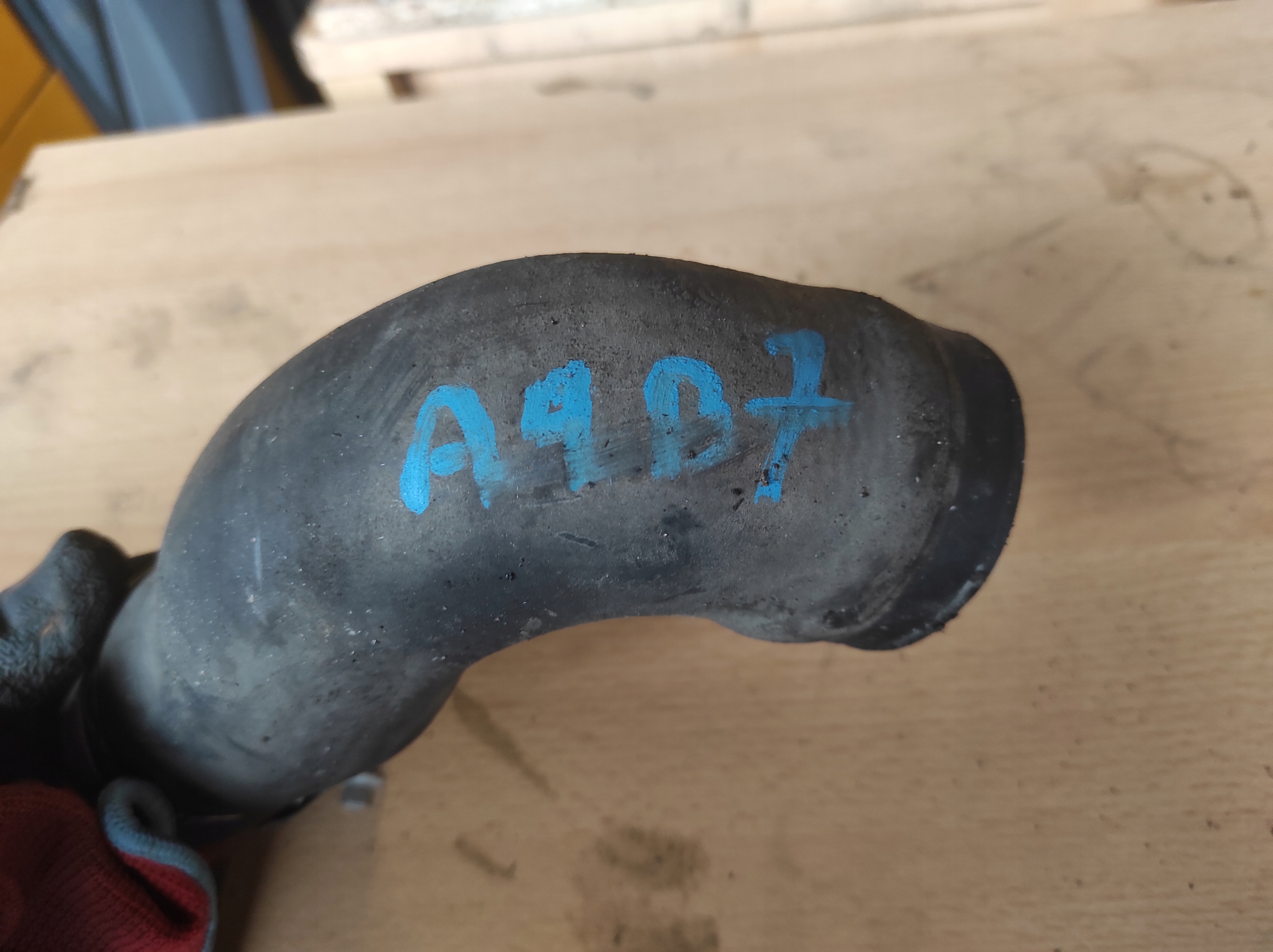 cijev crijevo prijenos interkulera Audi A4 B6 B7 2.0 TDI 8E0145837