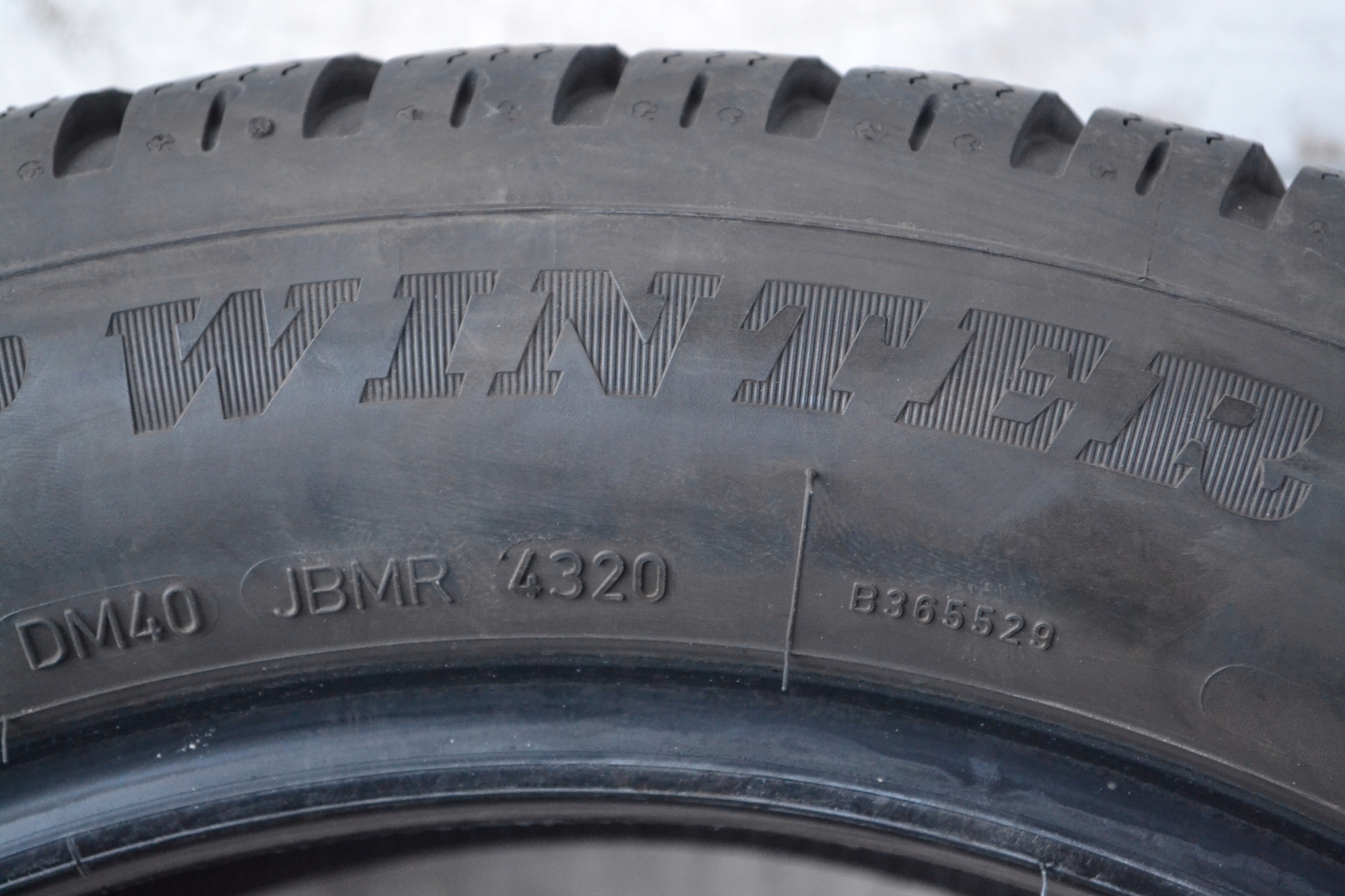 225/50R17 DUNLOP WINTER SPORT 4D RSC x2szt 4735z Liczba opon w ofercie 2 szt.