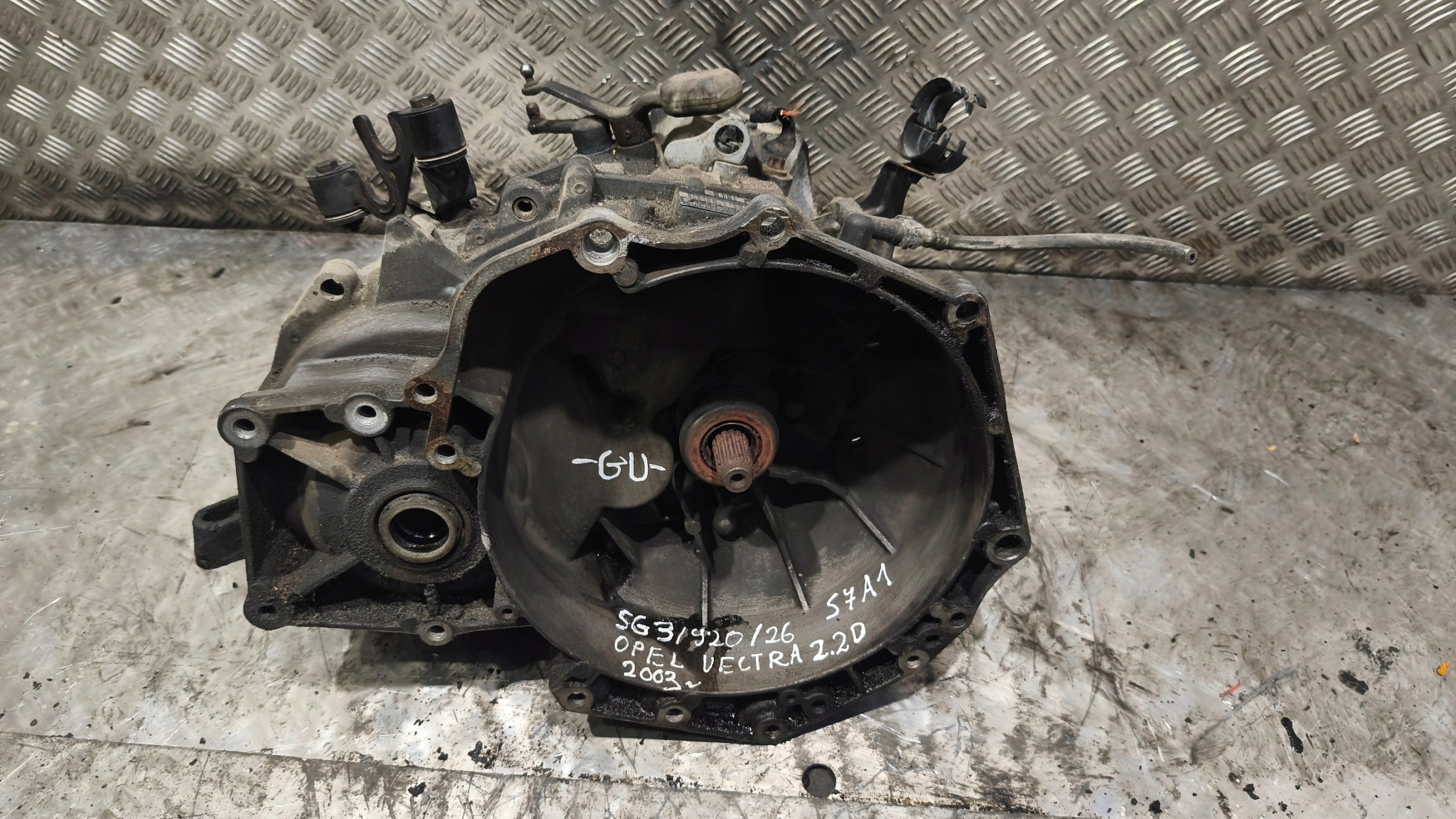 Getriebe OPEL VECTRA 2003r 2.2D GU 13101871