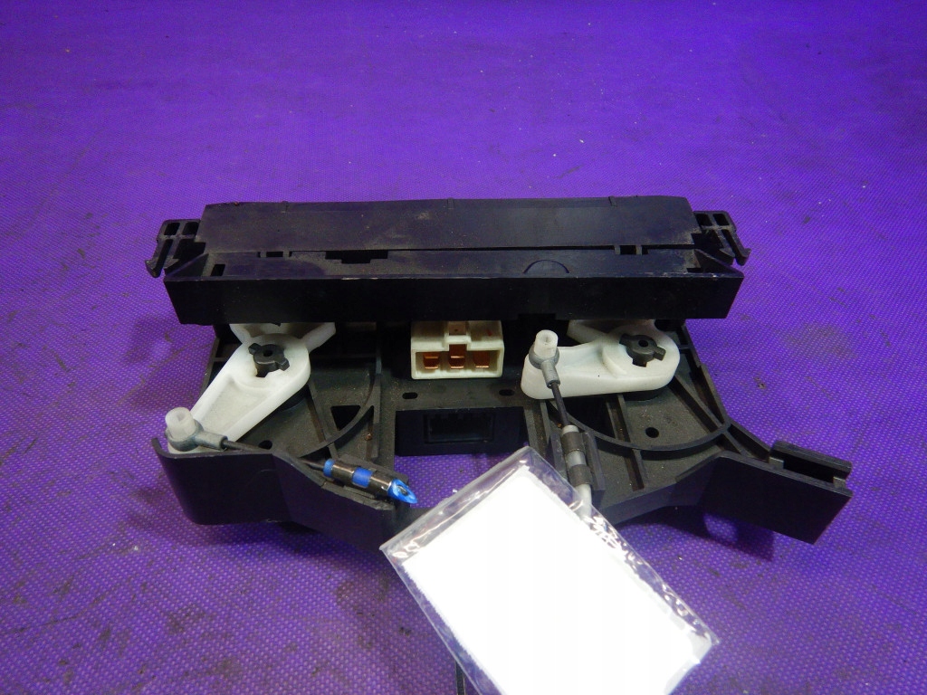 MITSUBISHI SPACE STAR 02-05 Unite commande clima Bouches buses AC MN140637