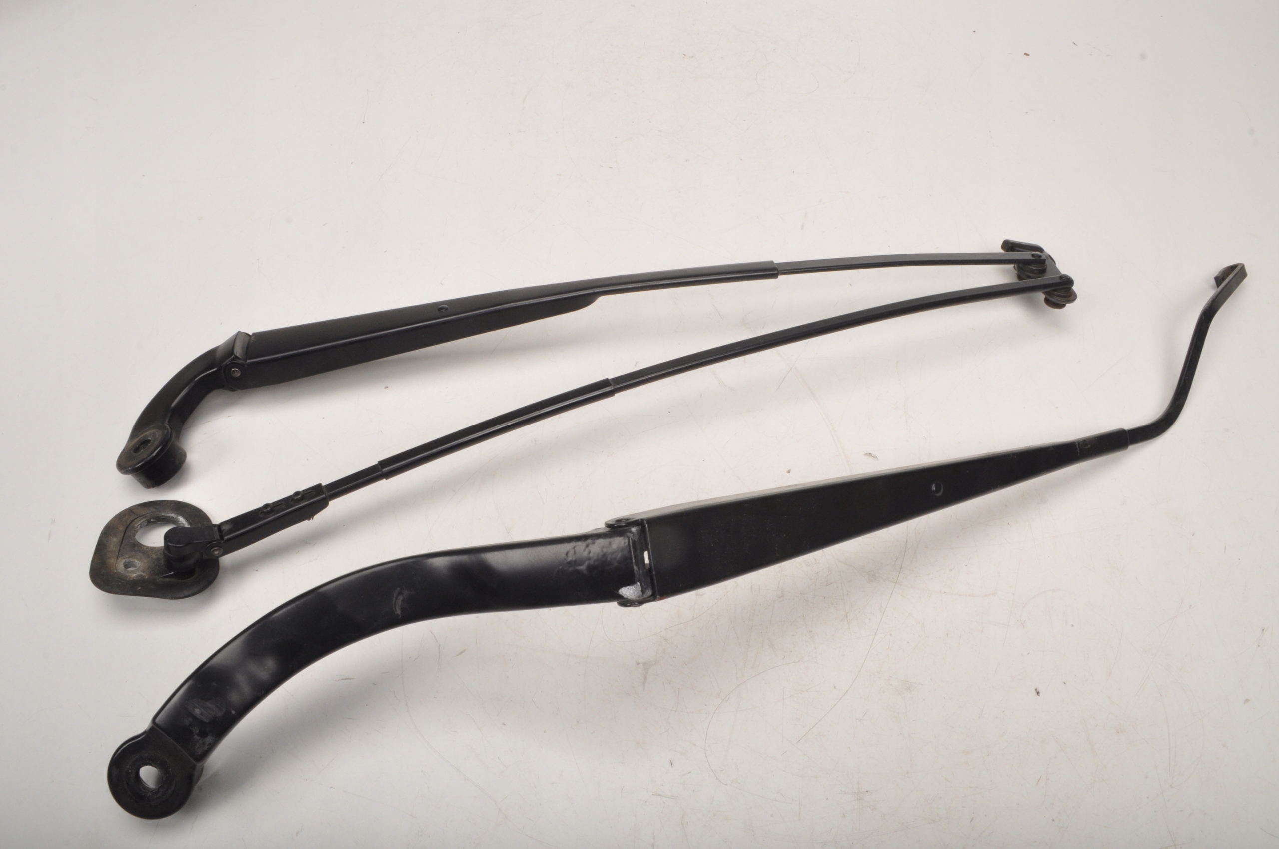 MASERATI GRANTURISMO 4.7 ВАЖІЛЬ СКЛООЧИСНИКА ПЕРЕДНІЙ