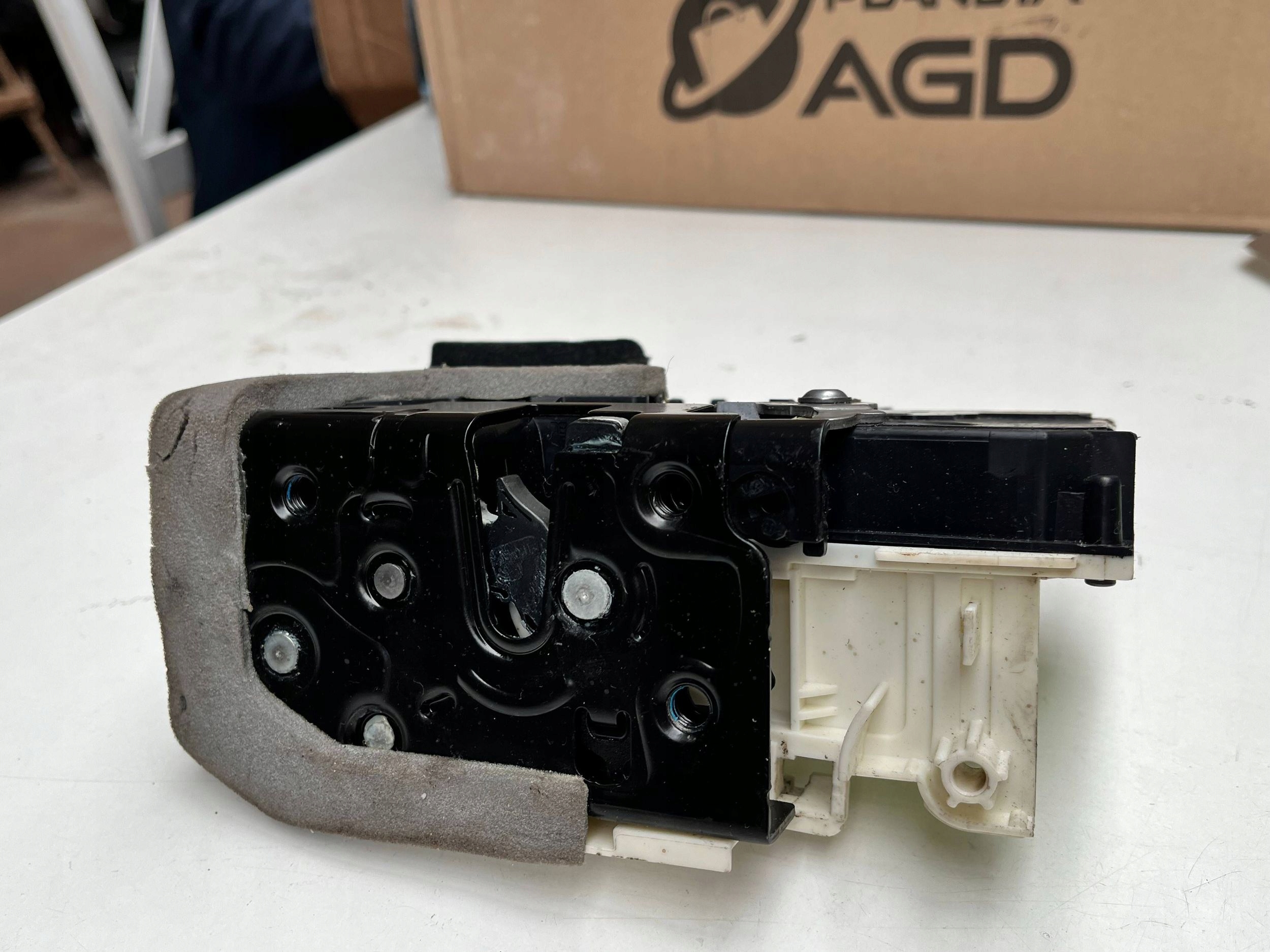 AUDI A7 4K8 lock door left rear part 4K0839015P !J