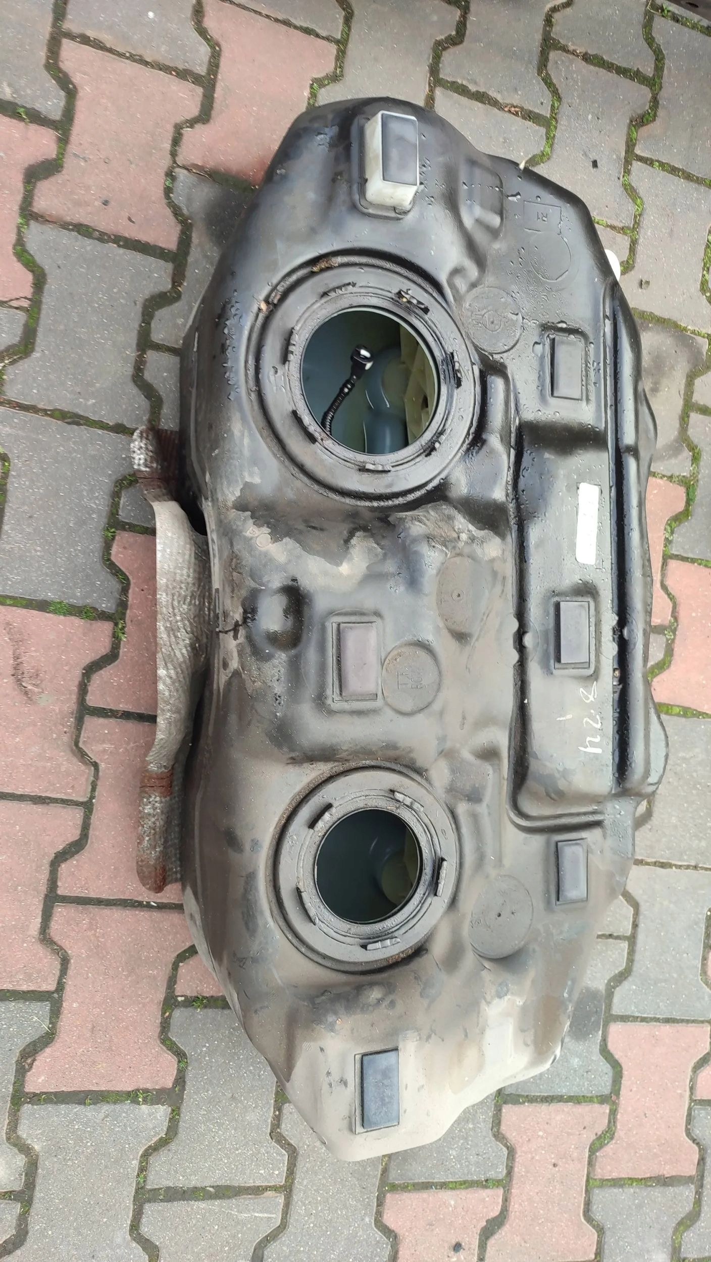 Jeep Cherokee 2015 fuel tank
