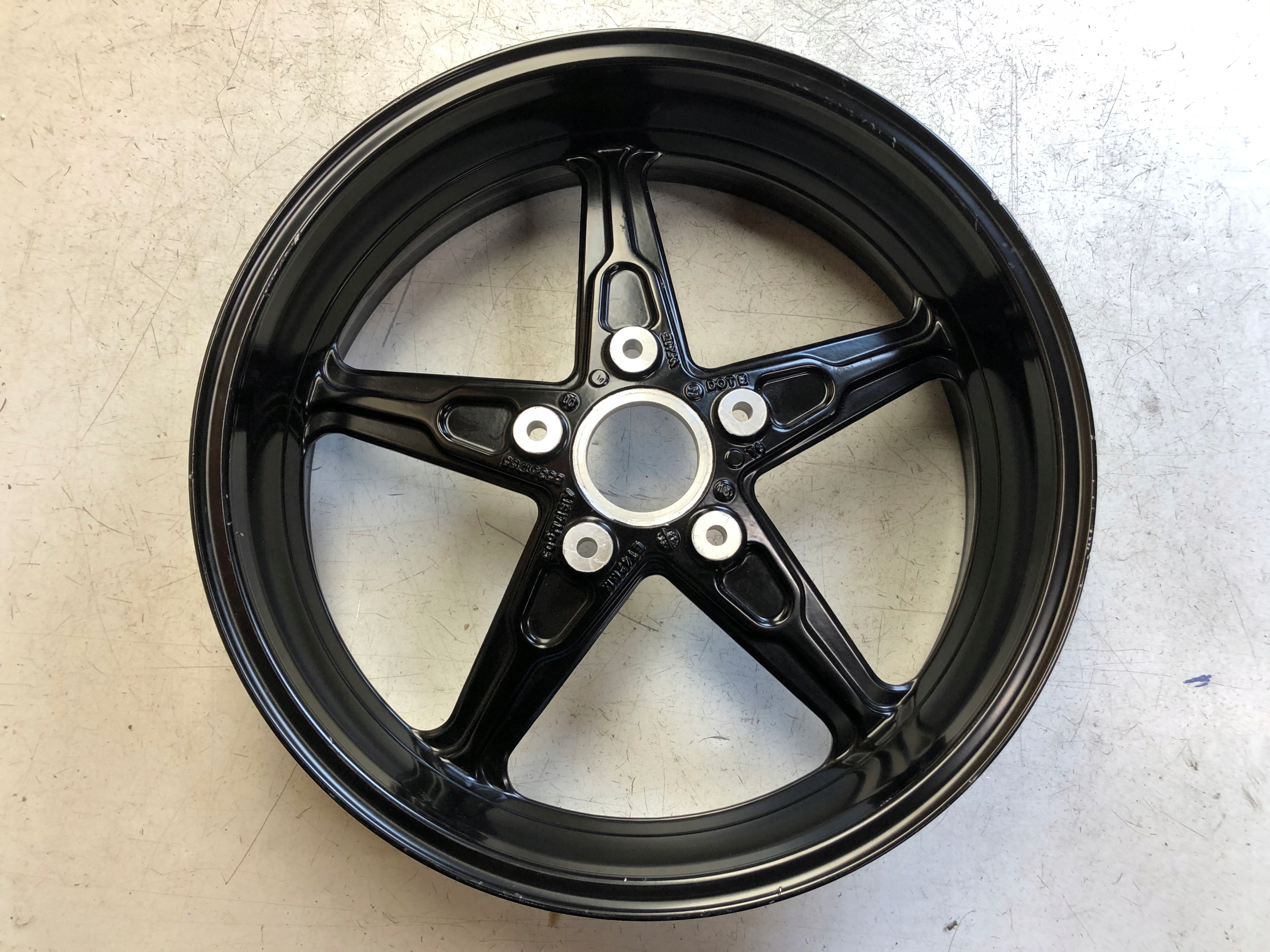 BMW R NINET K32 FELGA KOLO TYL TYLNA 8562528 Rims manufacturer BMW OE