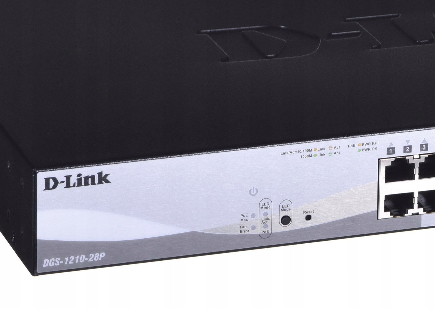 D-LINK 24 PoE 10/100/1000 Base-T port with 4 x 1000Base-T /SFP ports — 8