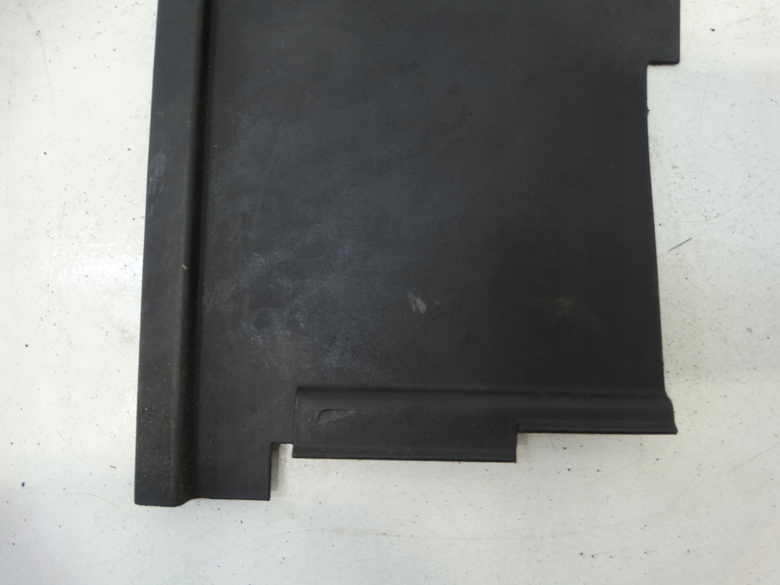 Blende Abdeckung Gehäuse Seitlich AKUMULATORA VW T5 7H0915435