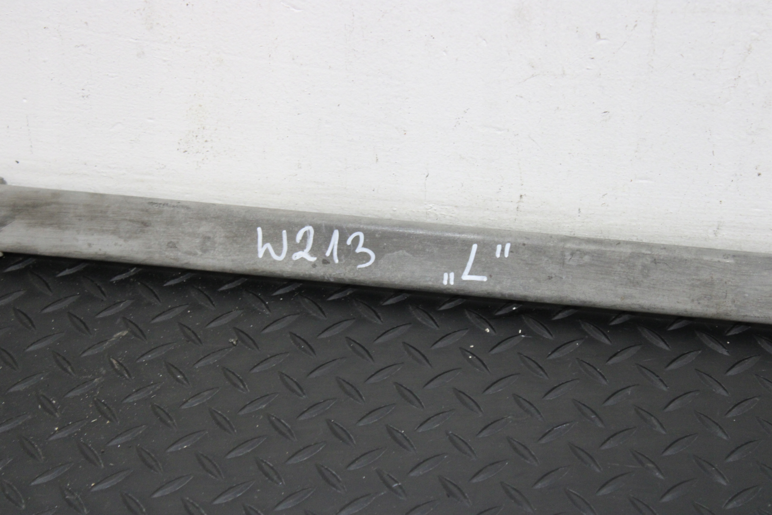 sider brace left MERCEDES E-KLASA W213 AMG A2135202300