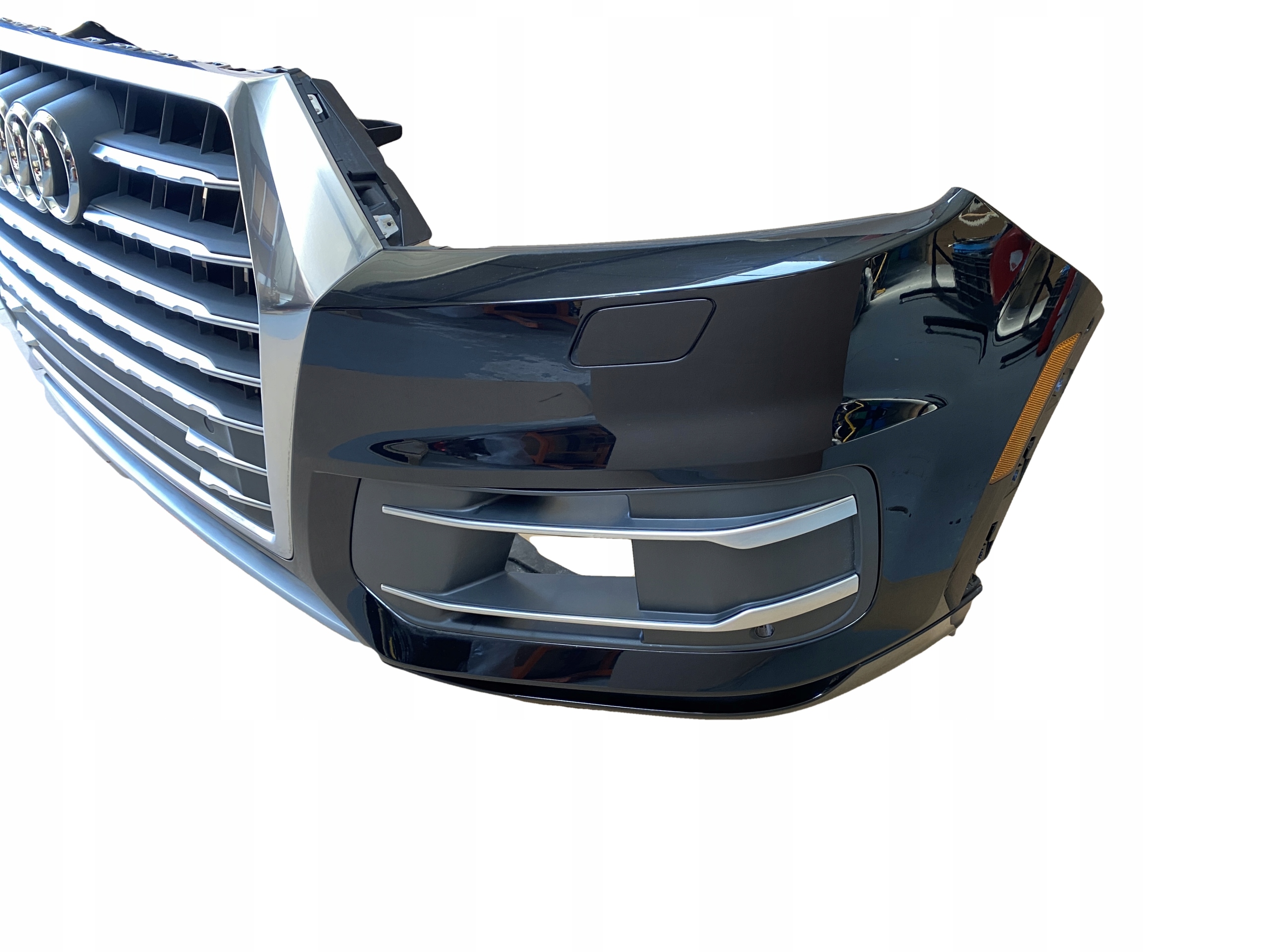 AUDI Q7 4M Stoßstange vorne L041