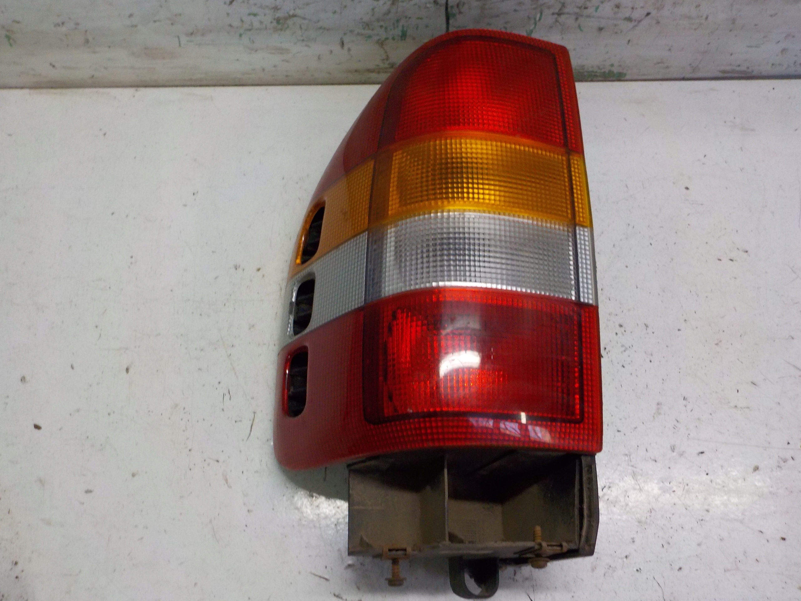 FRONTERA B LAMPA TYŁ LEWA