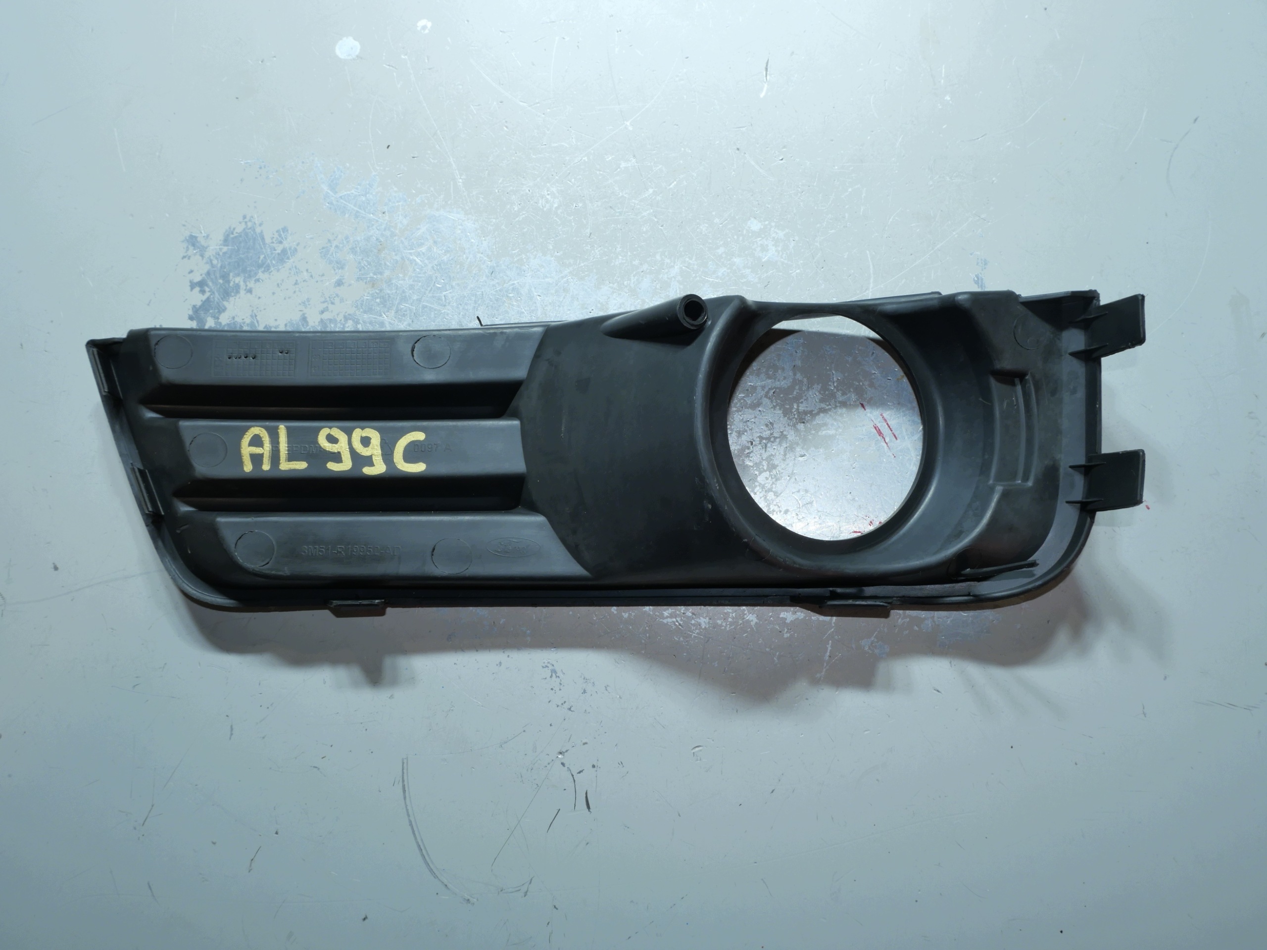 grid fog lights right front 3M51-R19952-AD FORD FOCUS C-MAX