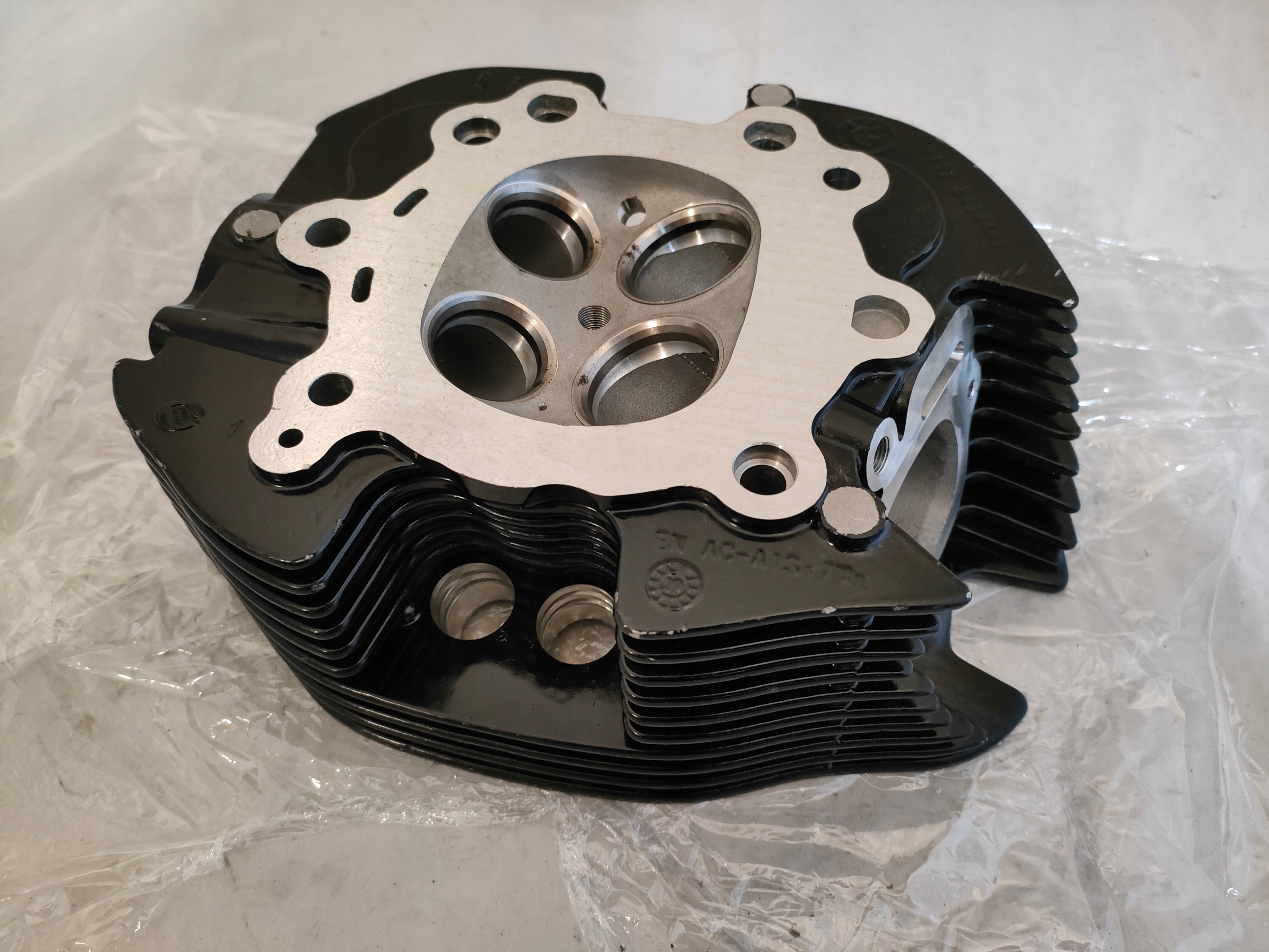 NOWA GŁOWICA SILNIKA BMW R18 8414441 (C)