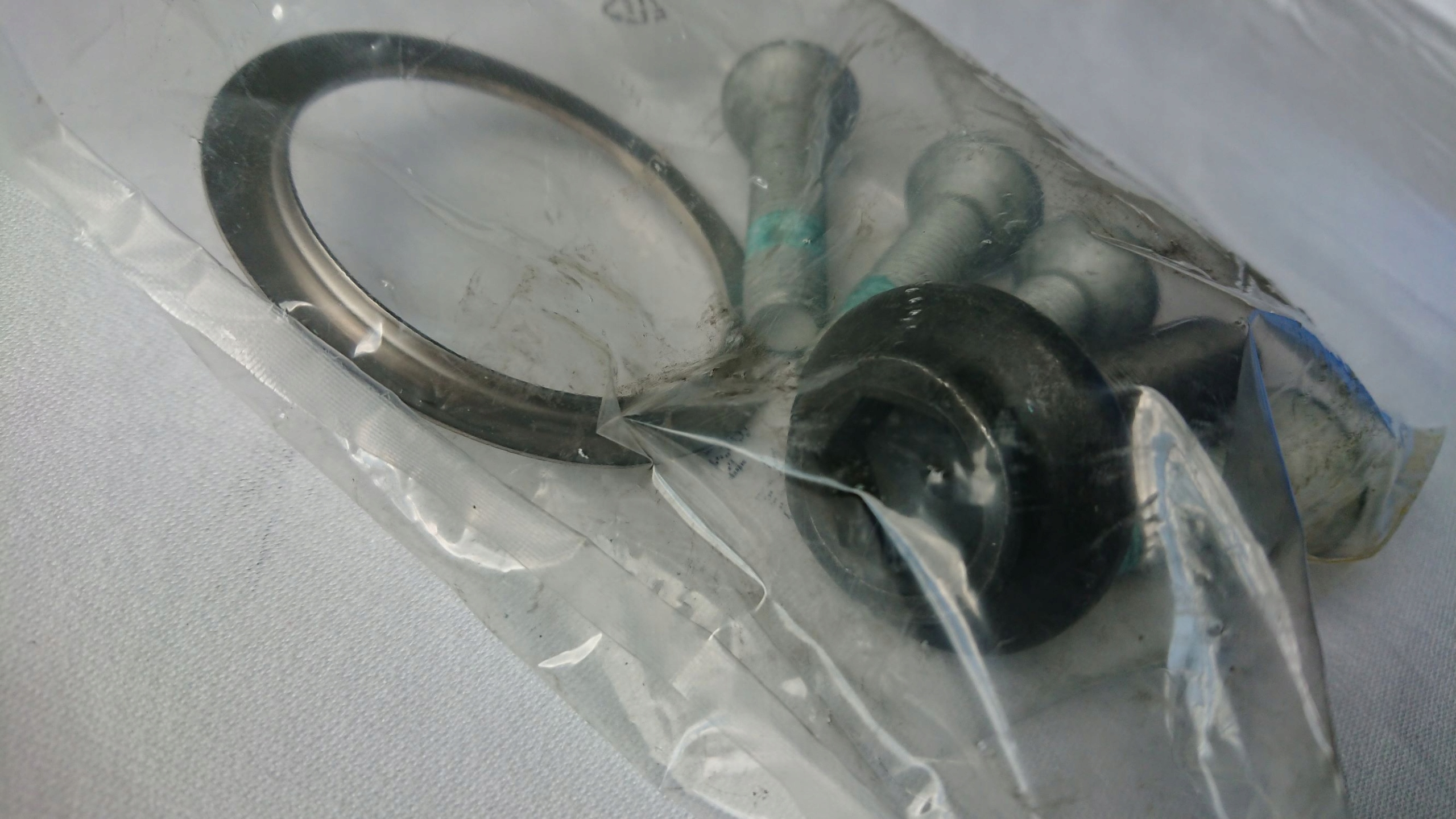 LOZYSKO KOLA PRZEDNIEGO AUDI A6 C6 2 0 TDI A6 4F Installation side front right left