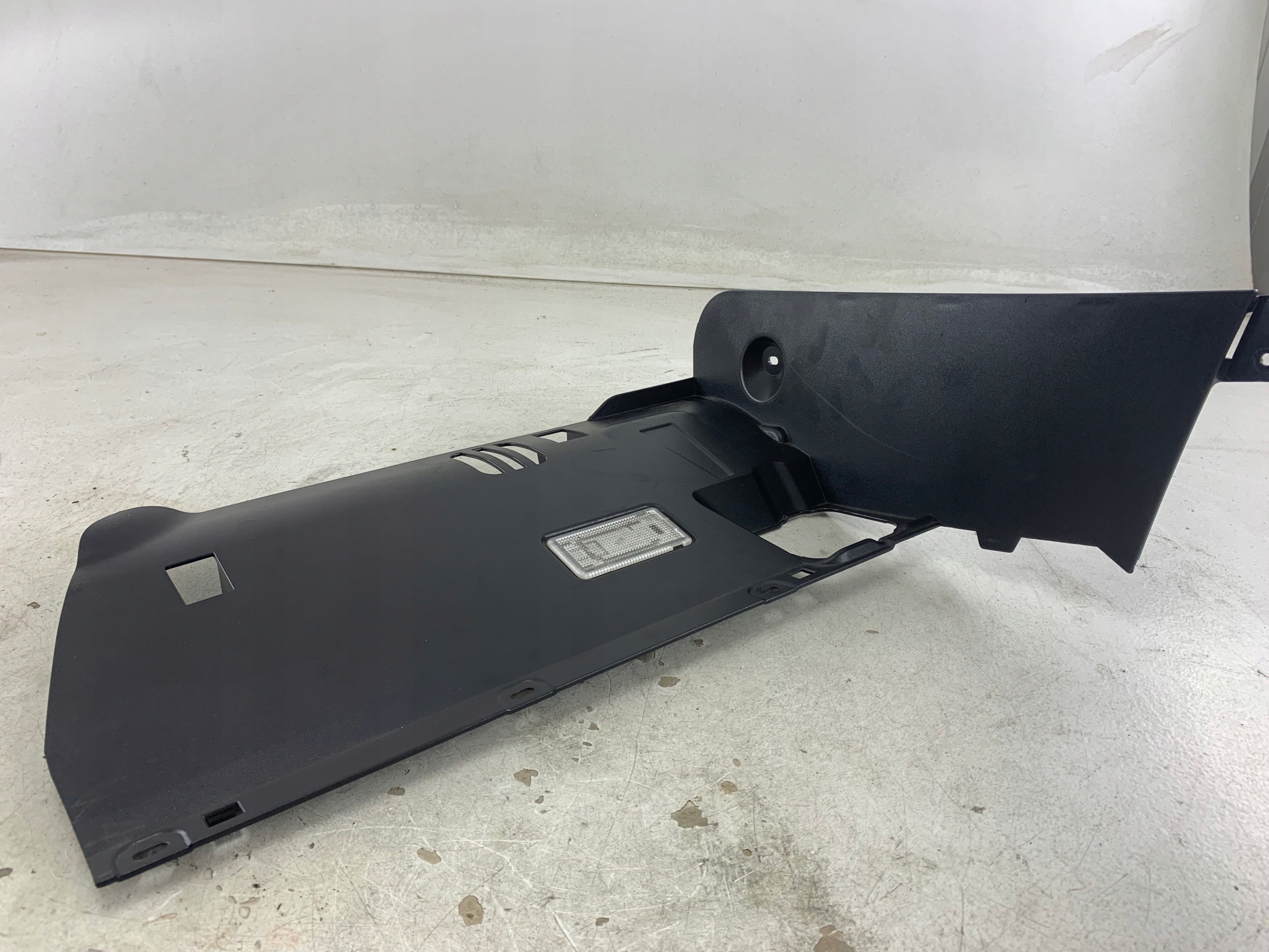 BMW E61 E60 couverture couverture couverture du tableau de bord droit inférieur 7156230