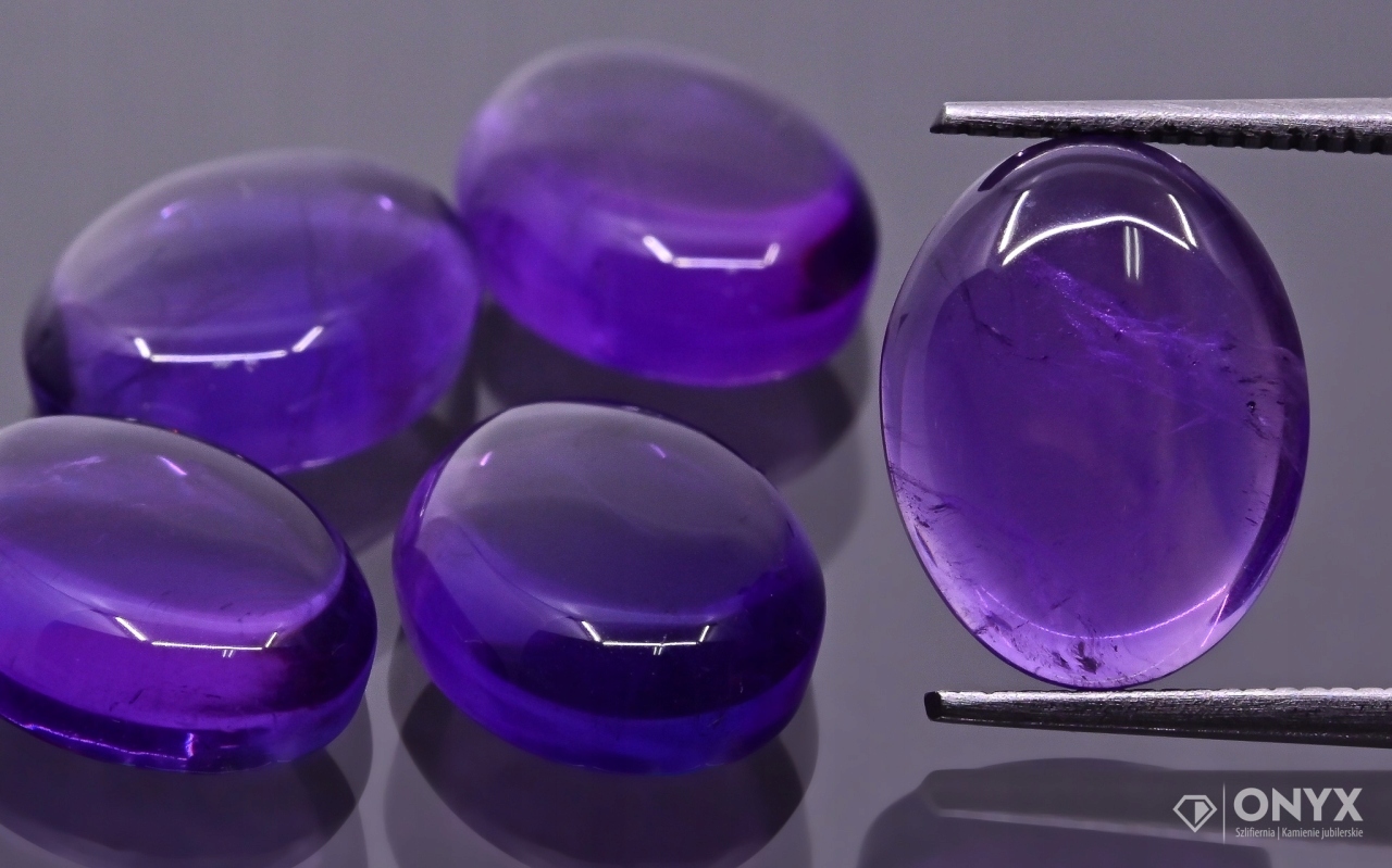 Ametyst A nízký kabošon ovál 13,5x11 mm