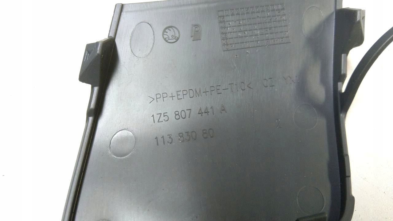 ZAŚLEPKA ZDERZAKA TYŁ SKODA OCTAVIA II 1Z5807441A Numer katalogowy części 1Z5807441A