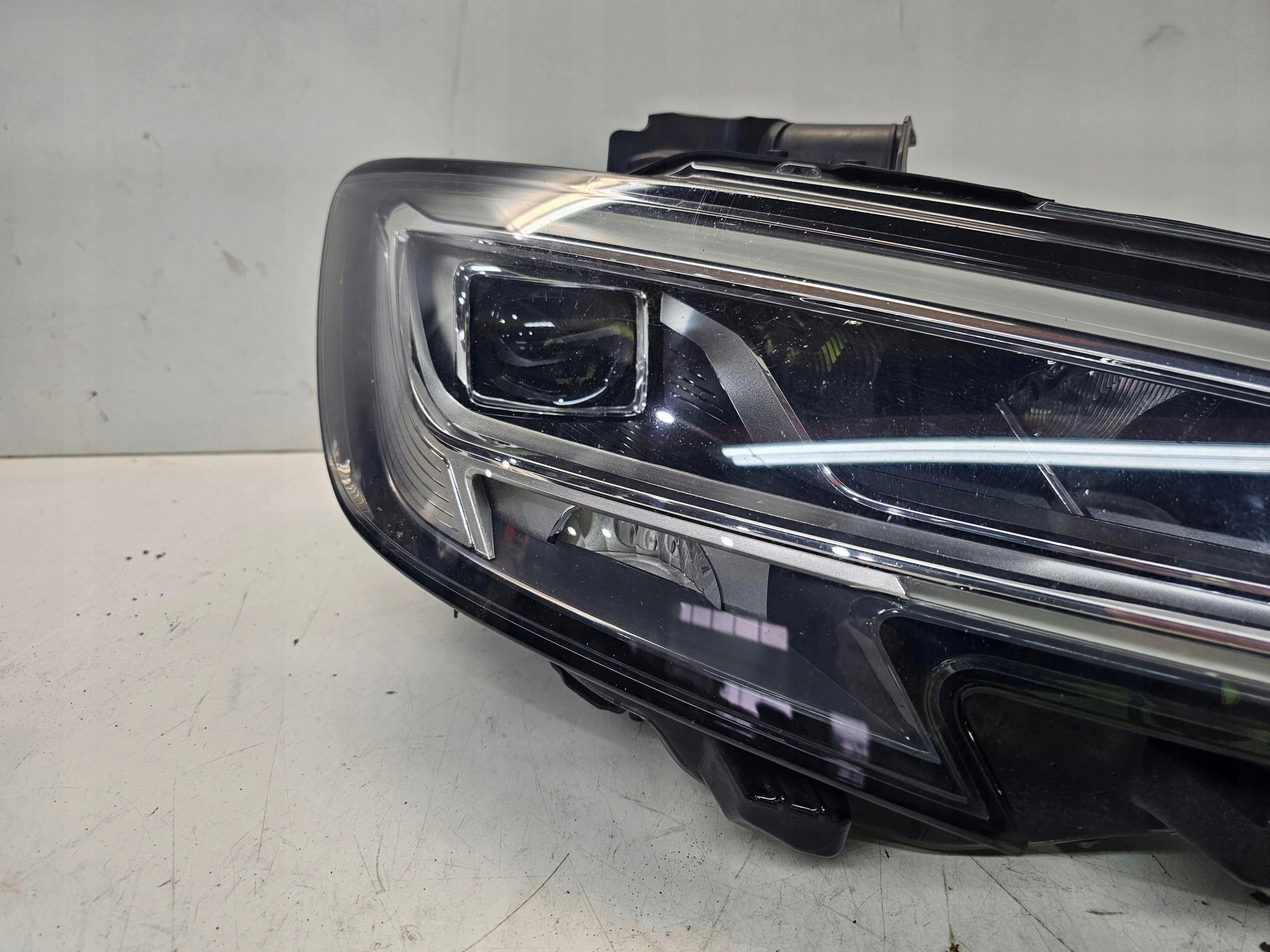 REFLEKTOR XENON LED right AUDI A3 8V LIFT 8V0941034D UK