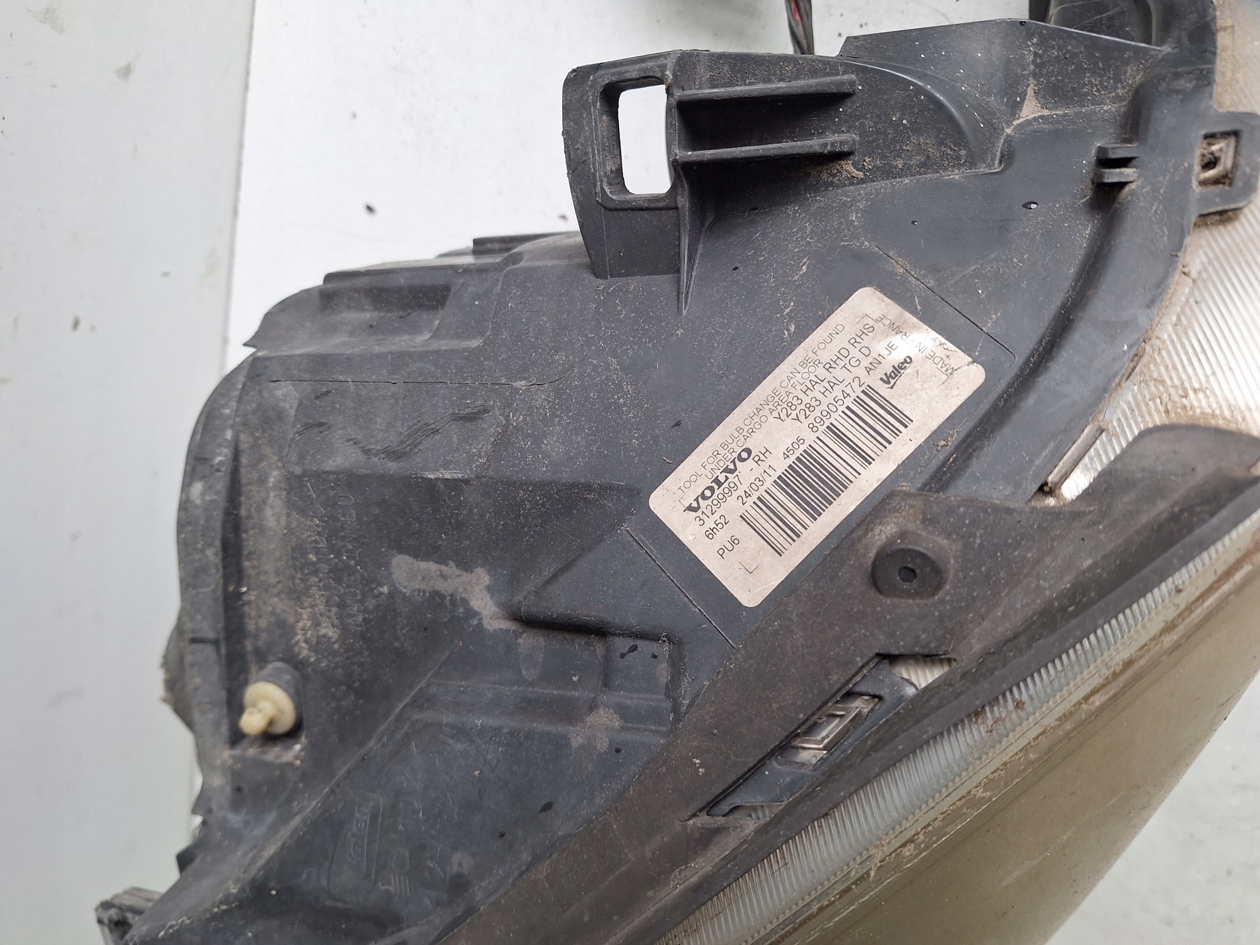 VOLVO V60 II S60 II 10-13 light left UK