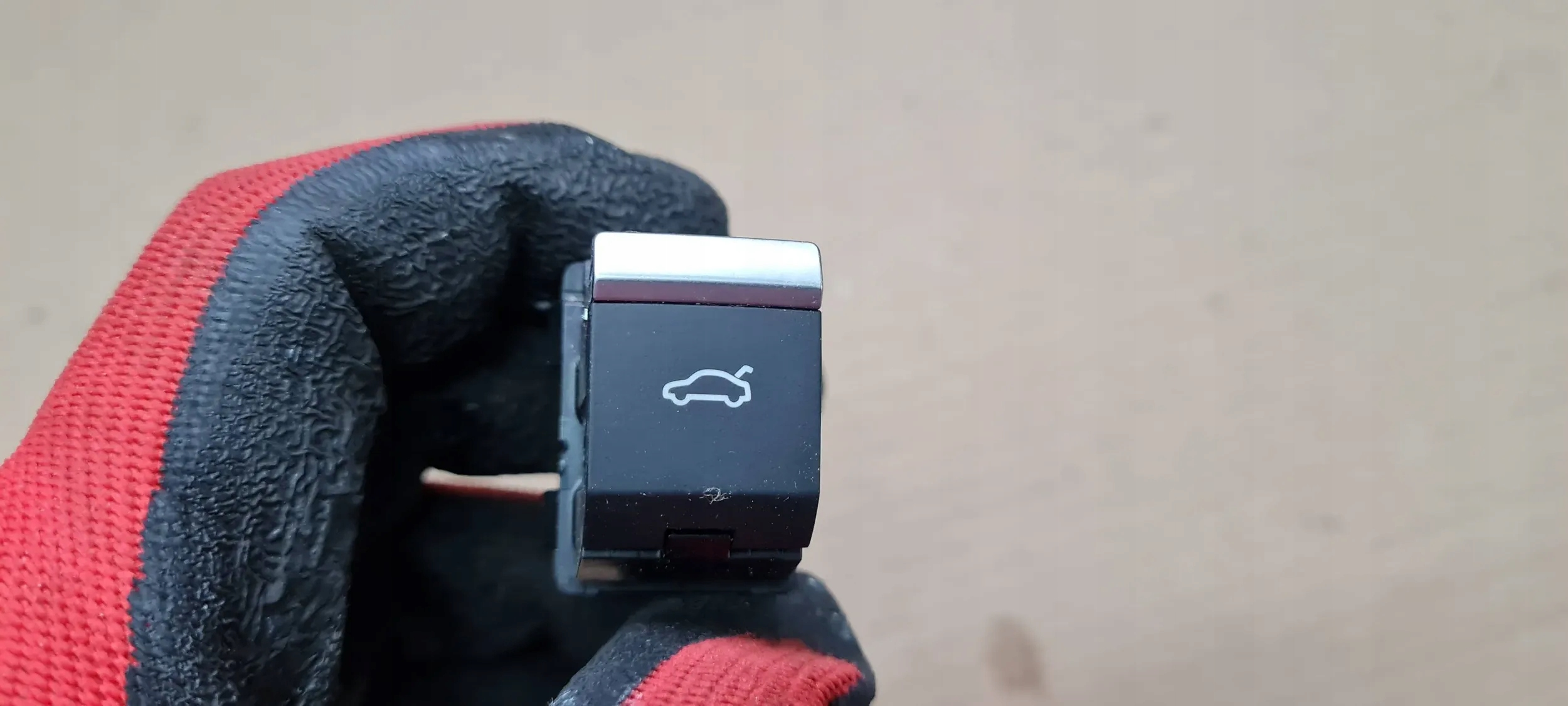 A4 B9 8W button of the opening bonnet boot A5 8W Q5 4M0959831A