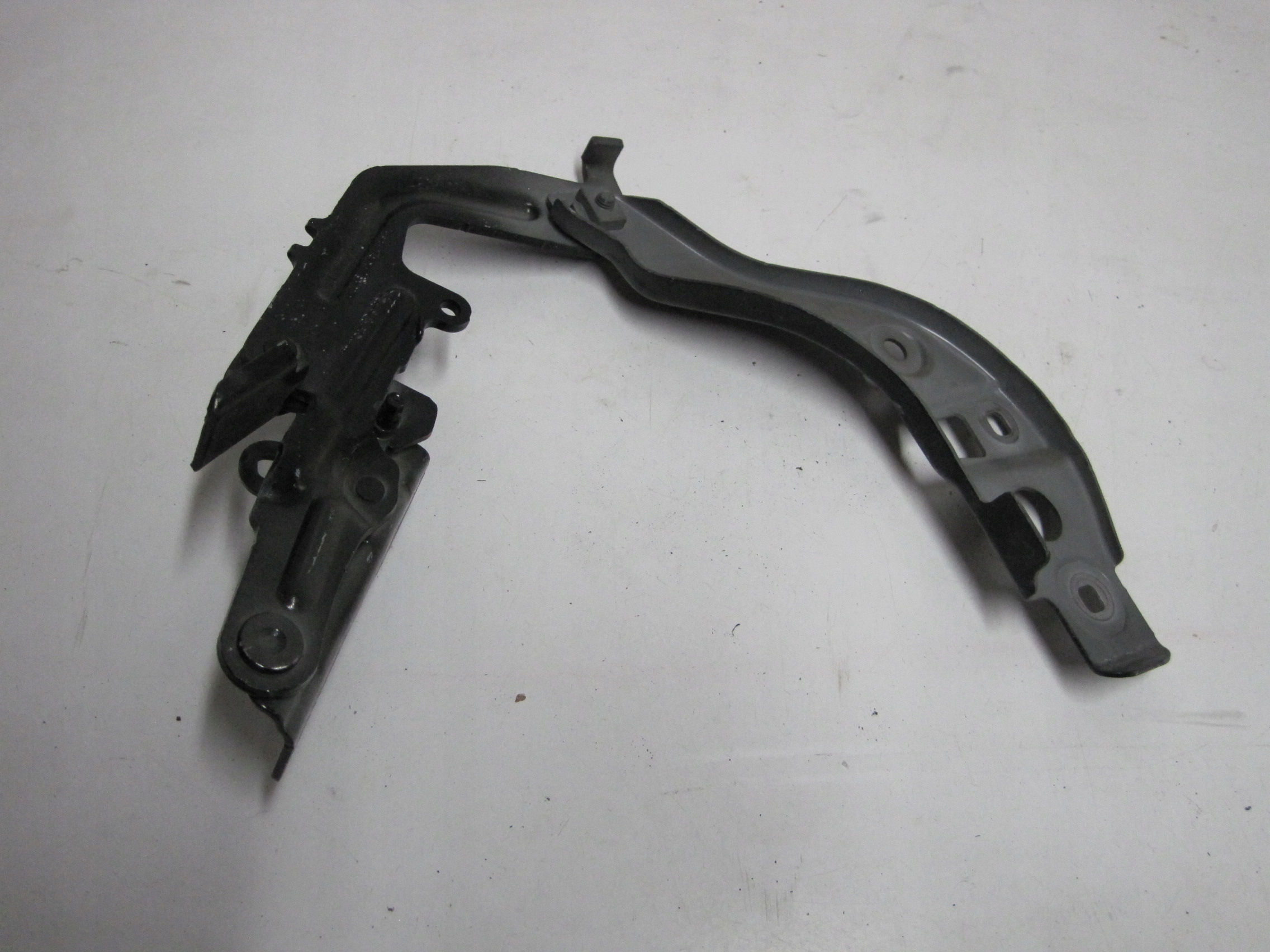 ZAWIAS ZAWIASY MASKI MERCEDES GLB 247 A1778801200 A1778801100 Numer katalogowy części A1778801100