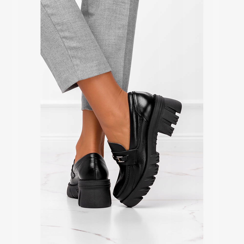 MOKASYNY DAMSKIE SKÓRZANE ZE SREBRNĄ OZDOBĄ NEW 40 Marka Casu