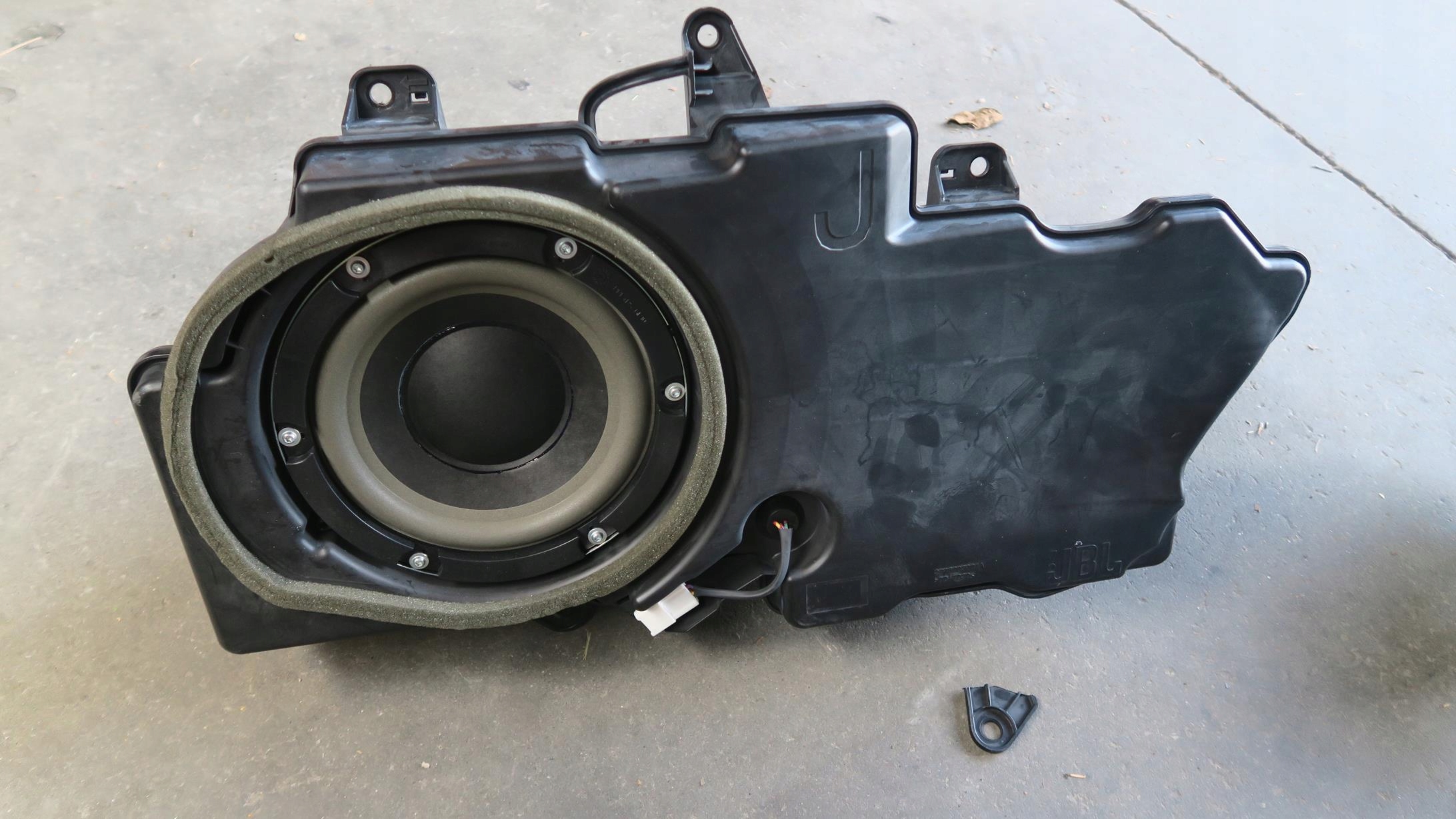 TOYOTA LAND CRUISER 150 САБУФЕР ДИНАМИК