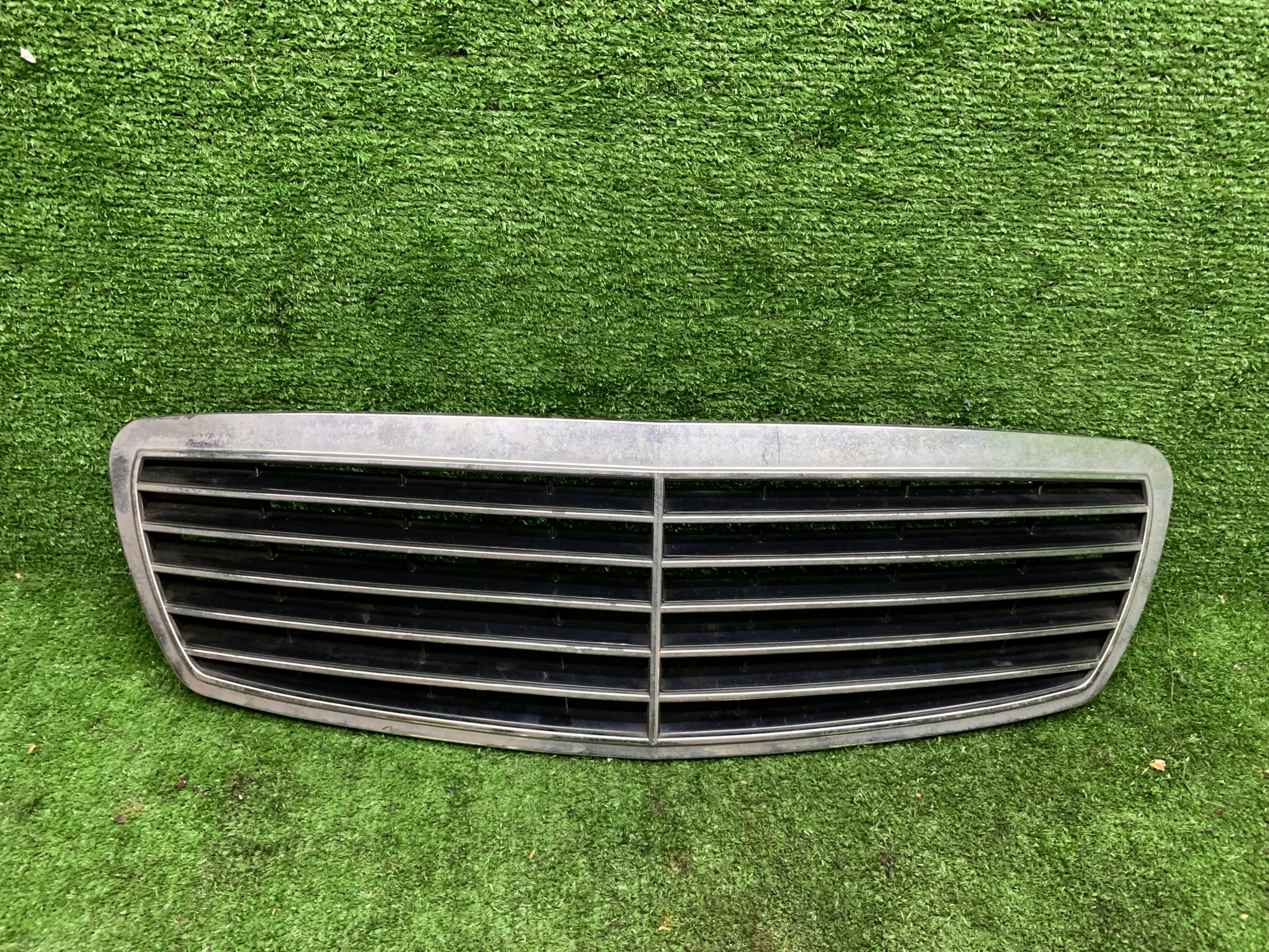 Mercedes E-Klasa W211 02/06 grill atrapa chłodnicy A2118800583