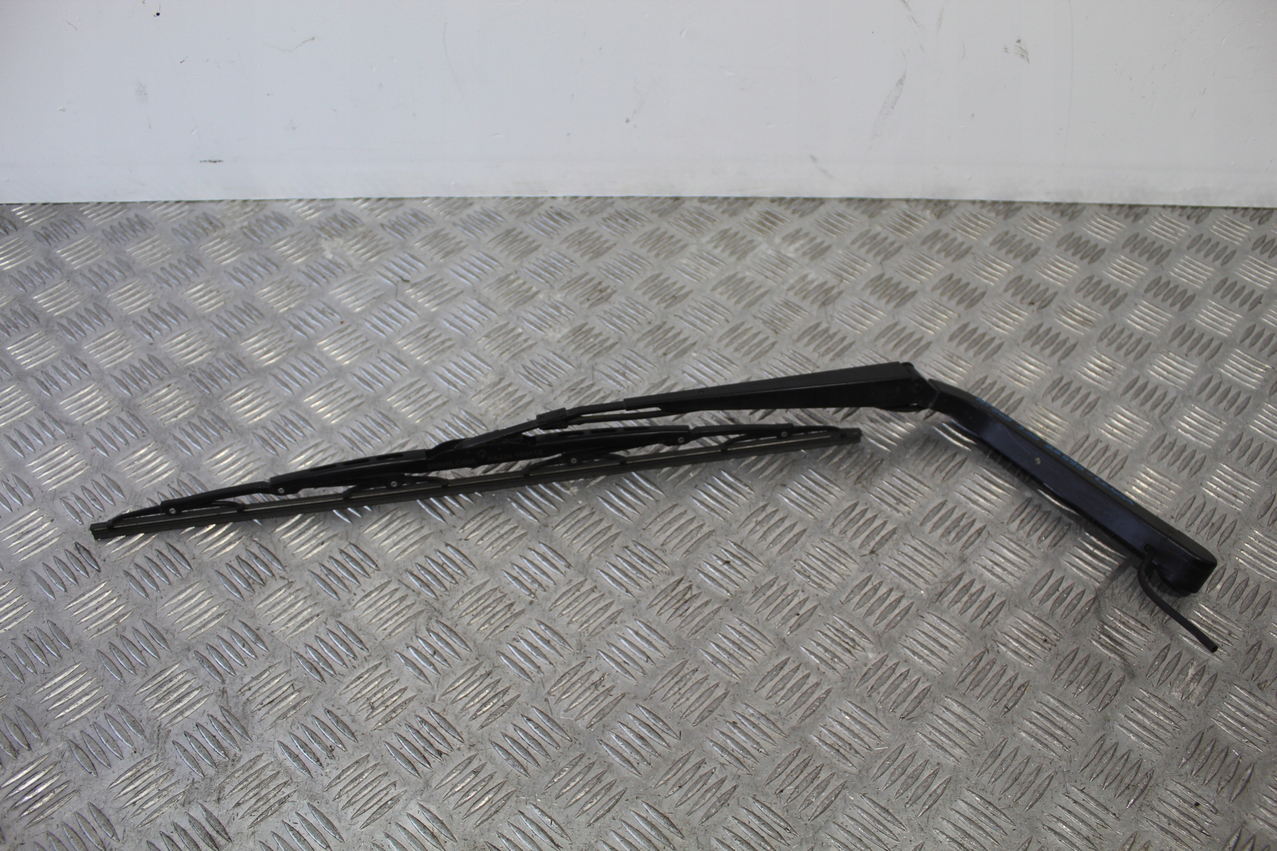 WISCHERARM SCHEIBENWISCHER NISSAN NT500