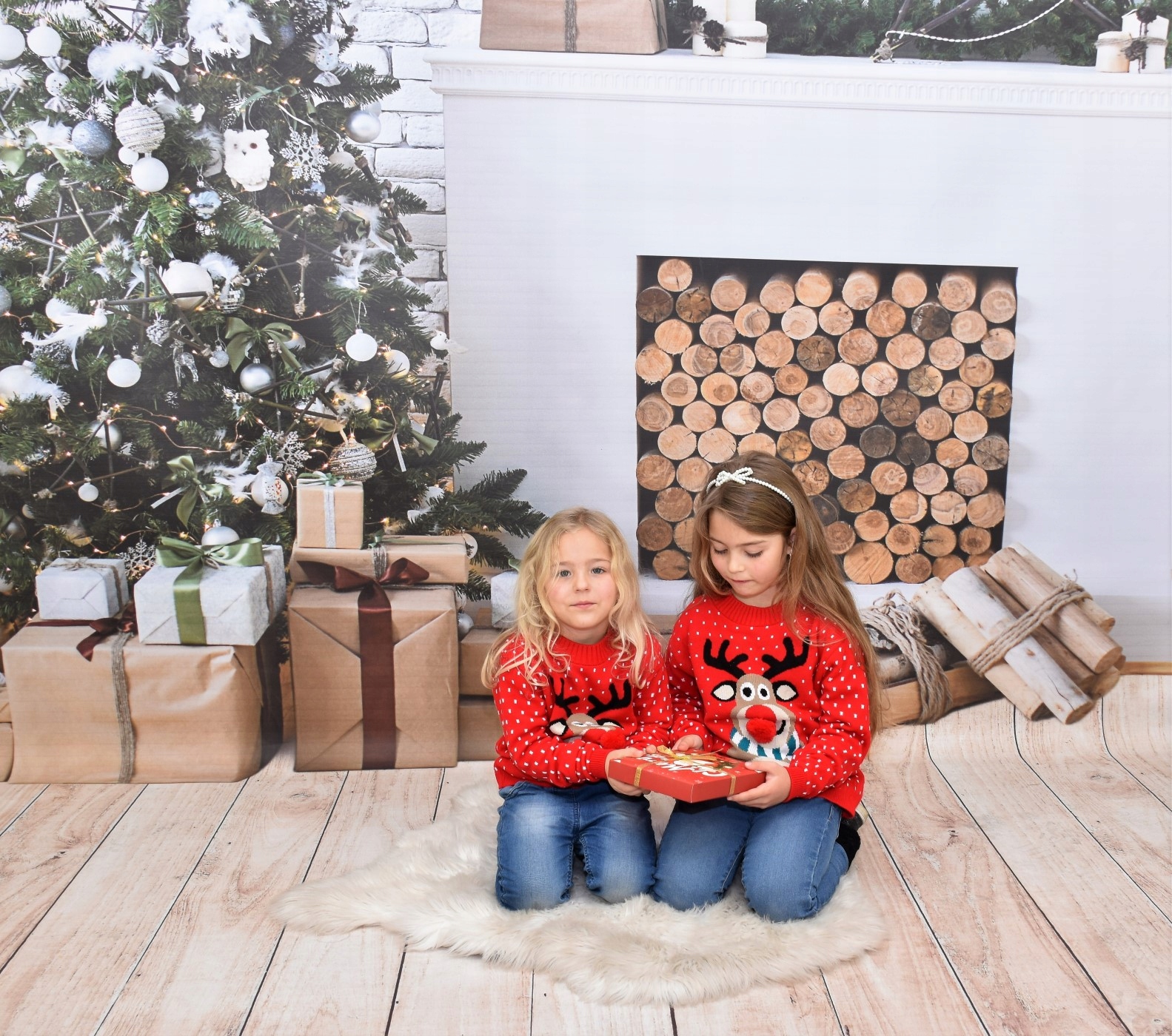 SWETER ŚWIĄTECZNY DZIECKO CZERWONY RENIFER 11/12 Materiał dominujący akryl