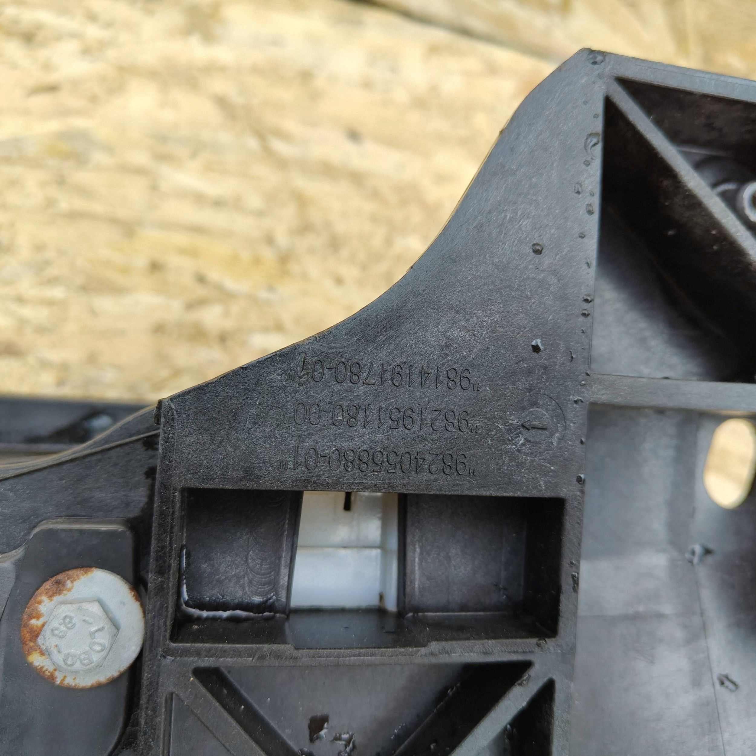 pillar upper front Peugeot 5008 9824055880