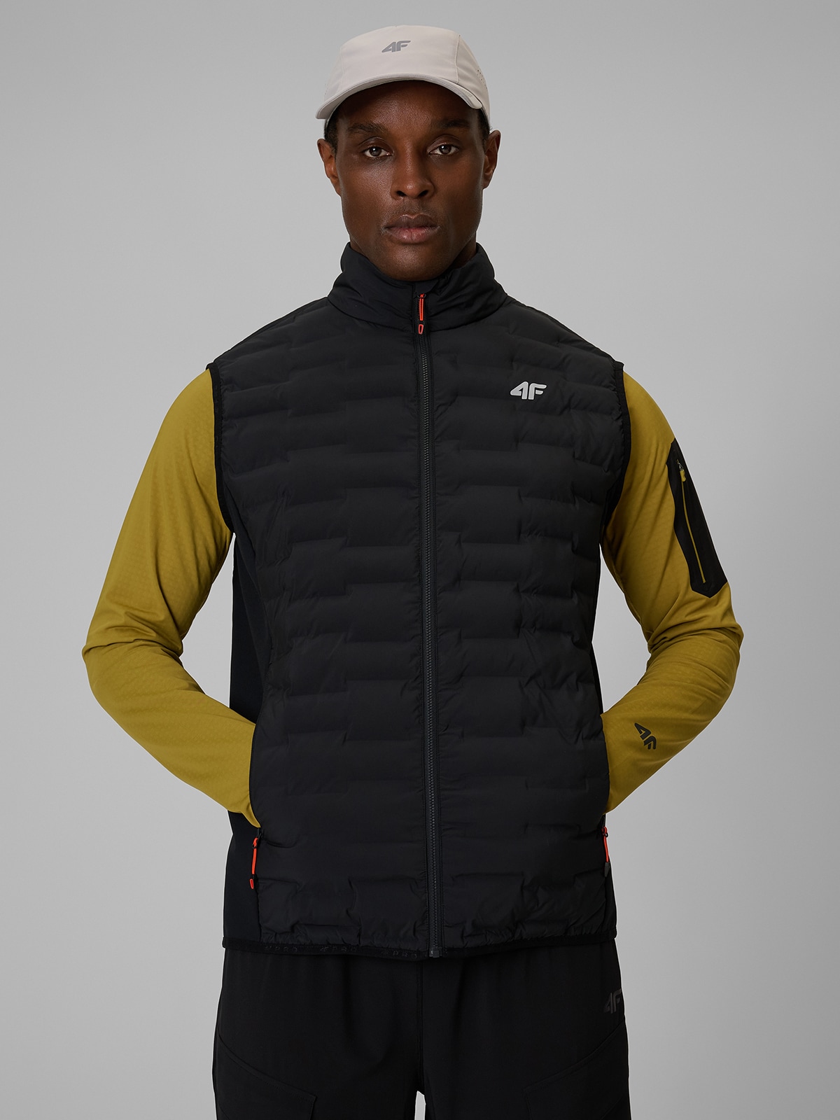 4F Pánská Treková Vesta Černá Primaloft 3XL